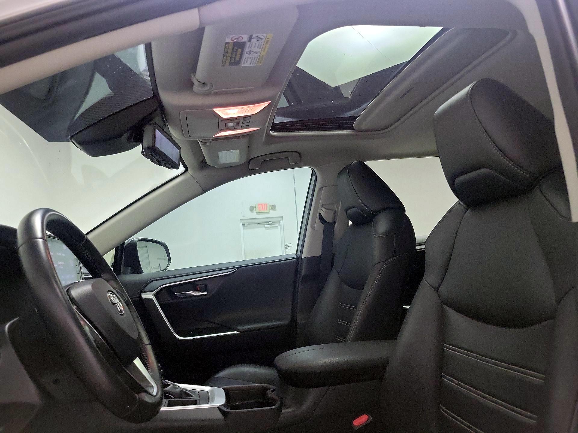 Thumbnail: 2019 Toyota RAV4 - 20