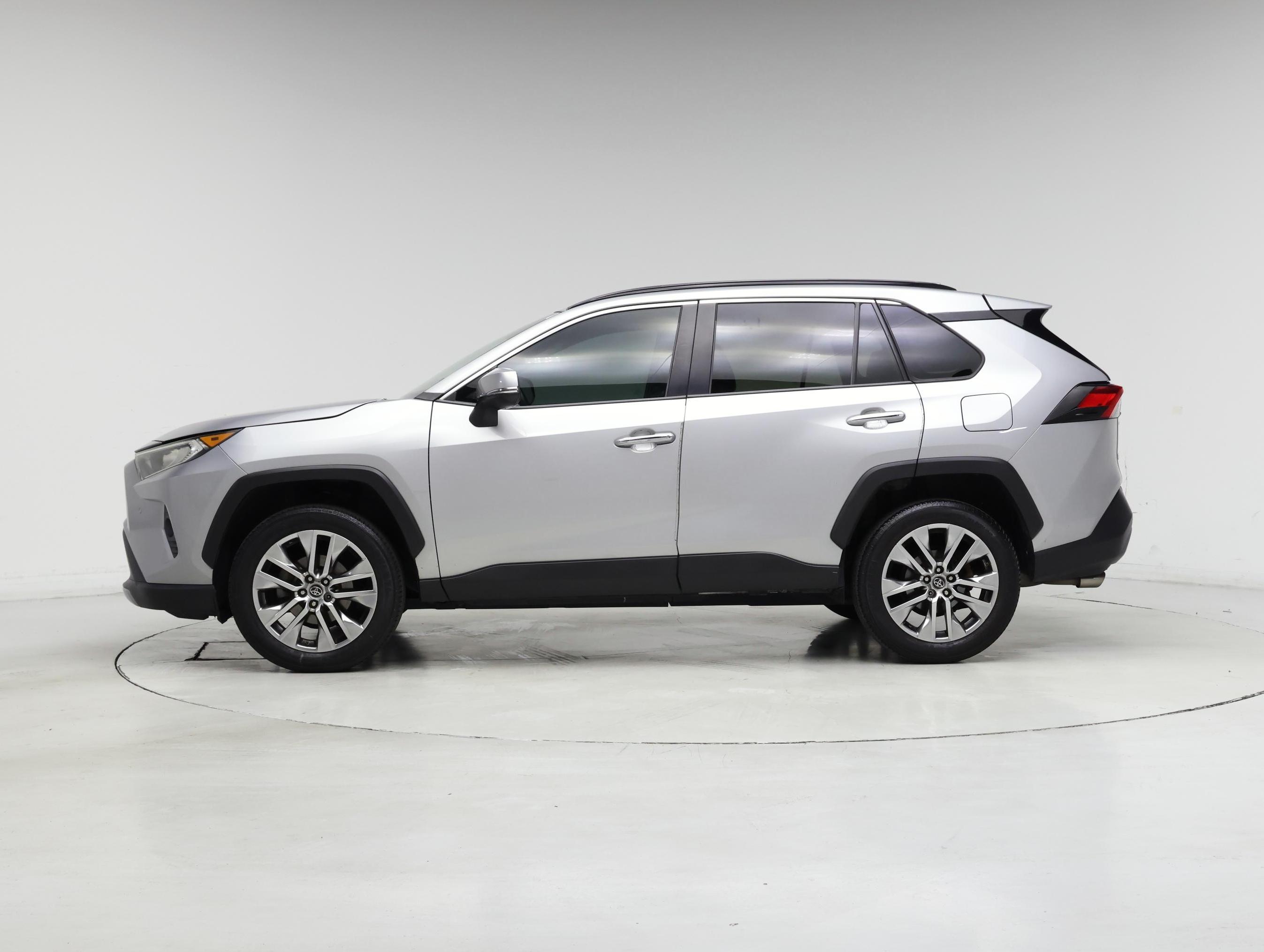 Thumbnail: 2019 Toyota RAV4 - 3