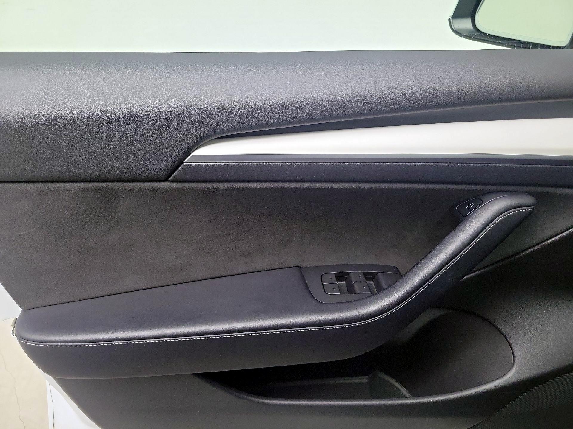 Thumbnail: 2022 Tesla Model 3 - 12