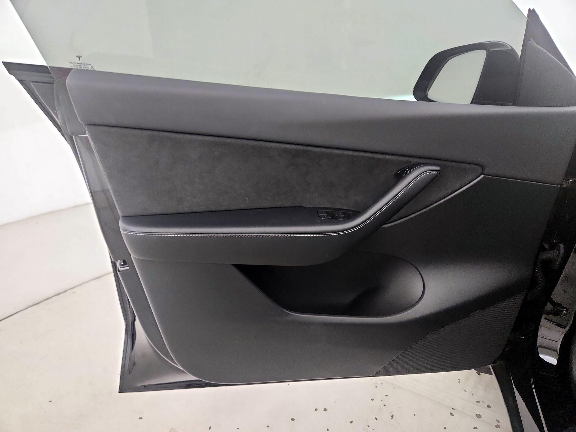 Thumbnail: 2022 Tesla Model Y - 12