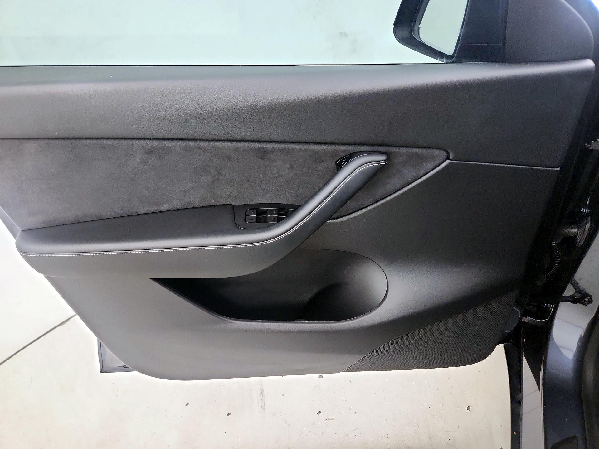Thumbnail: 2022 Tesla Model Y - 12