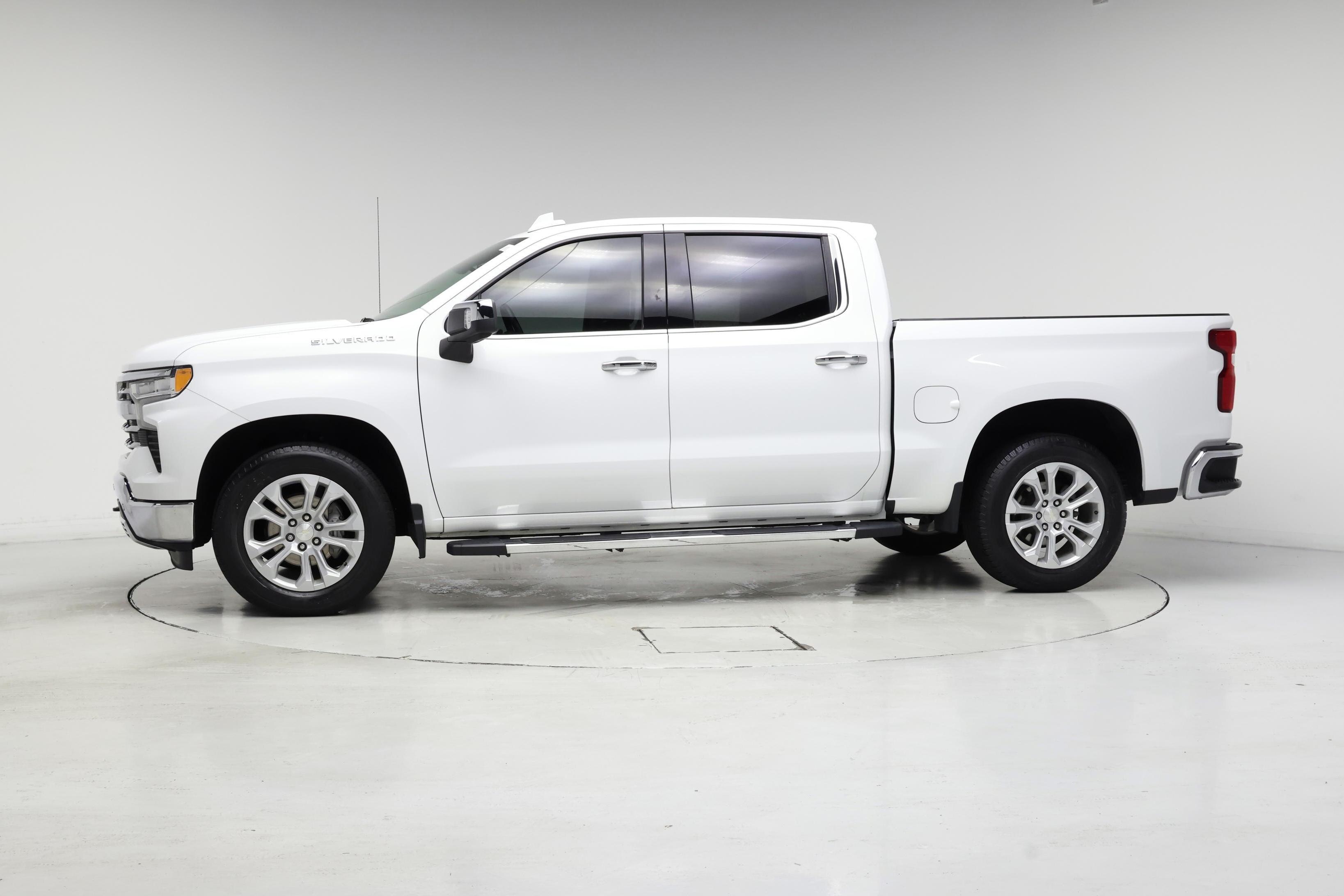 Thumbnail: 2022 Chevrolet Silverado 1500 - 3