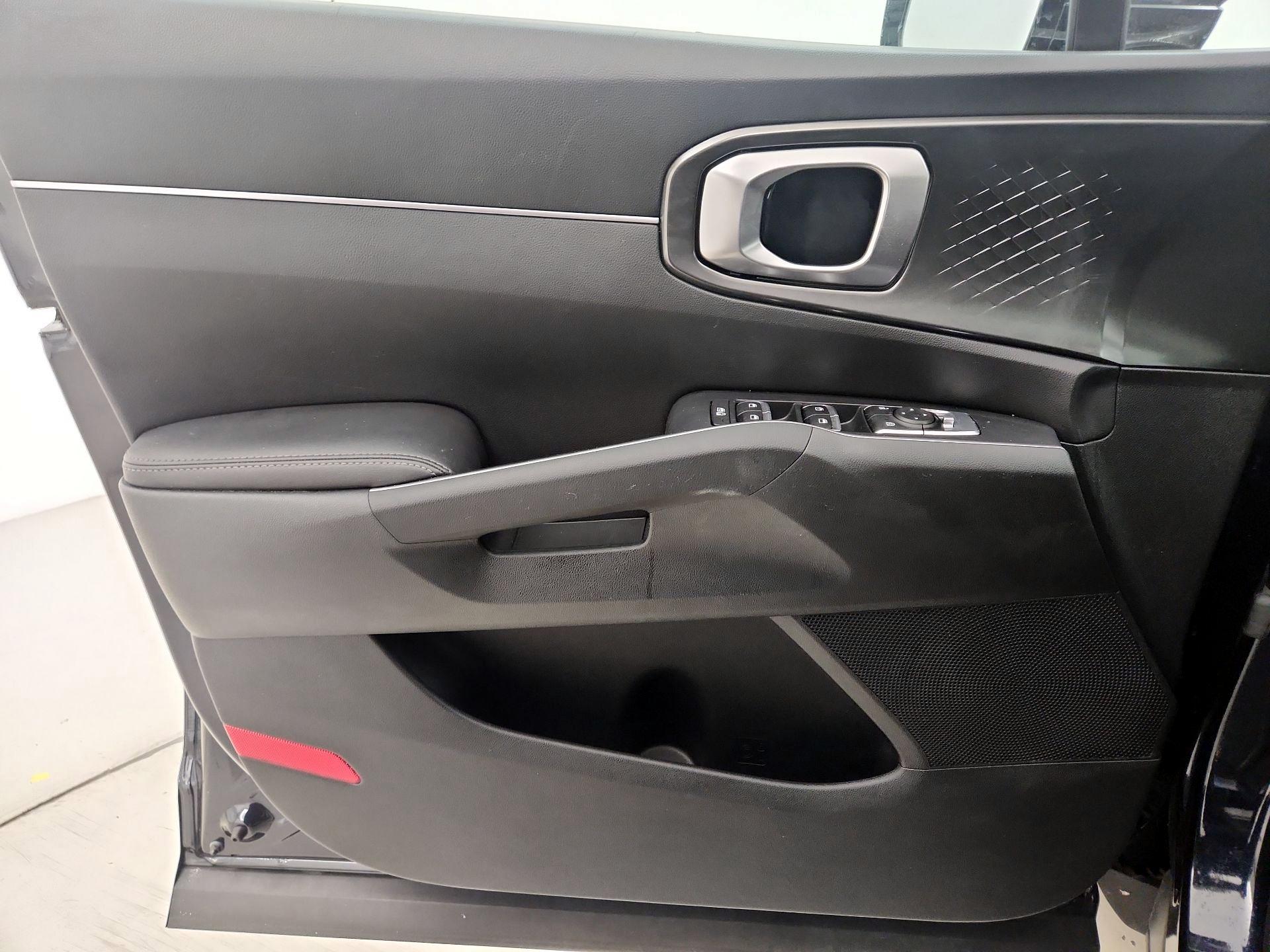 Thumbnail: 2023 Kia Sorento - 12