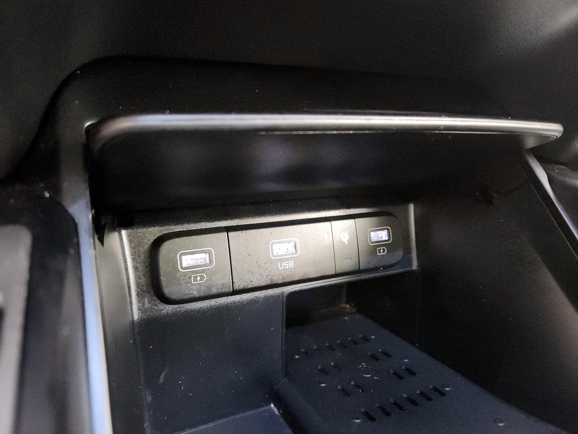 Thumbnail: 2023 Kia Sorento - 19