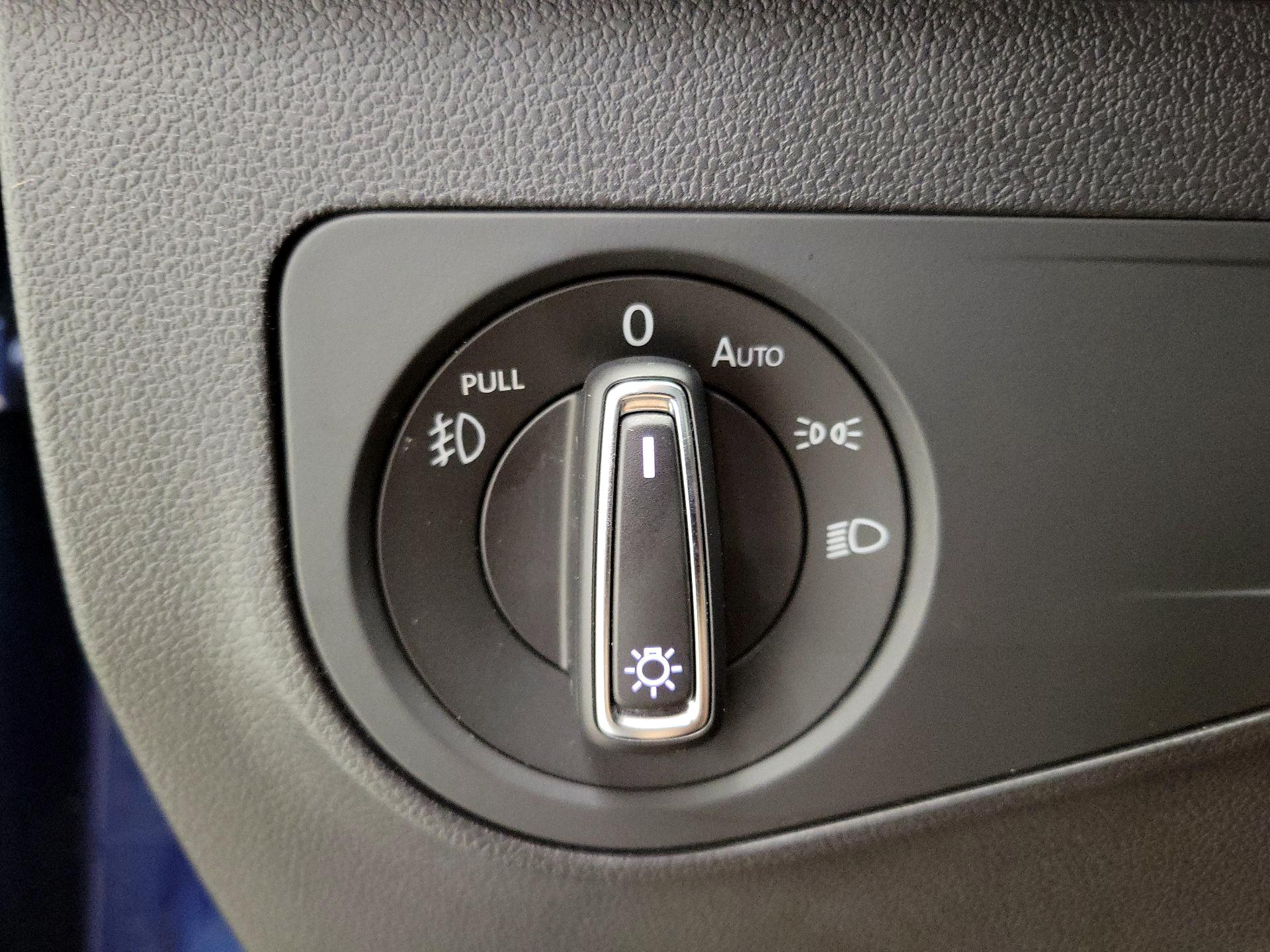 Thumbnail: 2018 Volkswagen Tiguan - 13