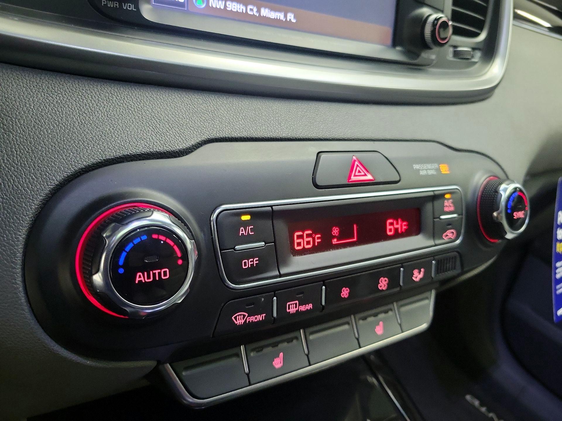 Thumbnail: 2019 Kia Sorento - 17