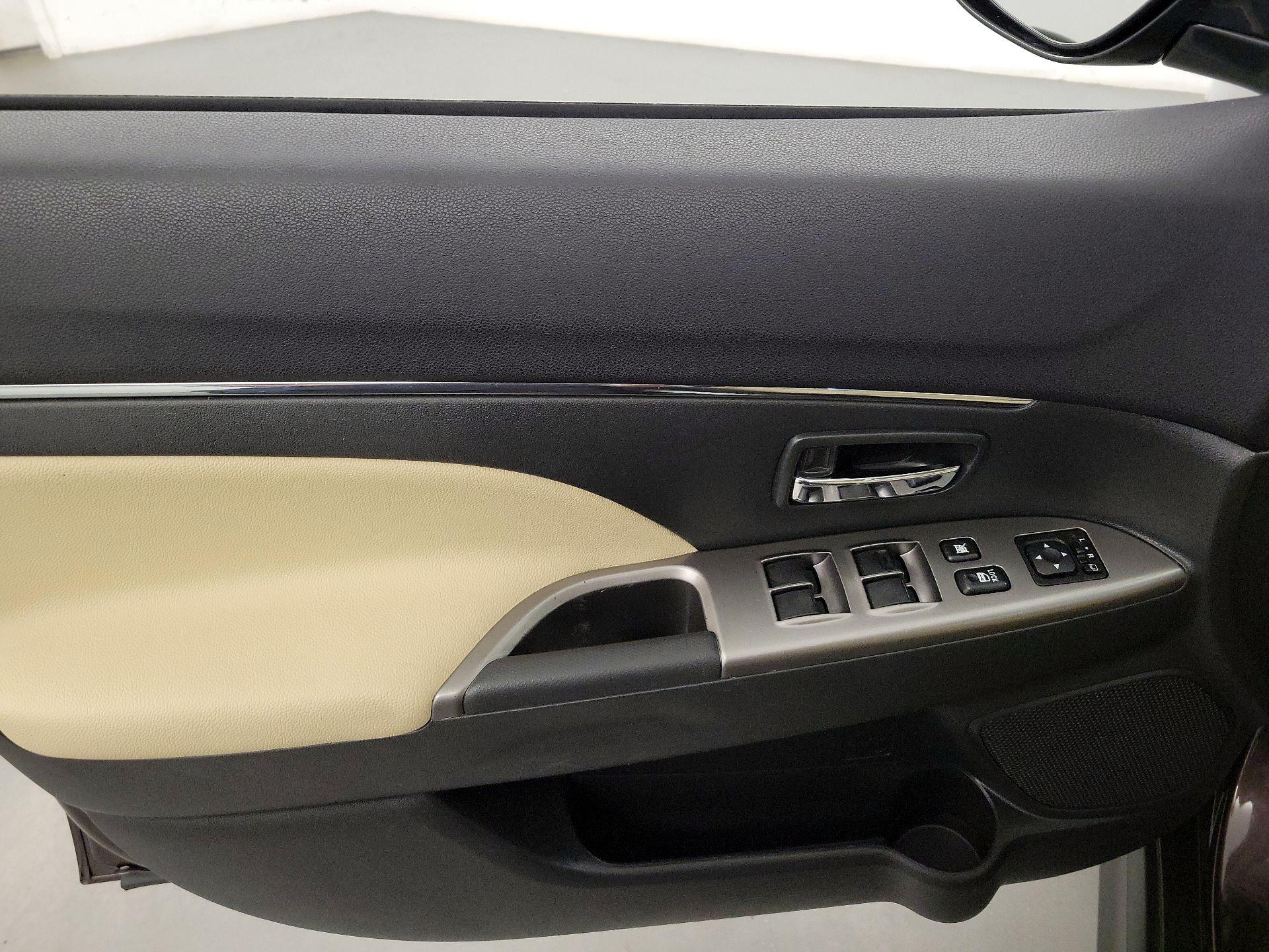 Thumbnail: 2020 Mitsubishi Outlander Sport - 12