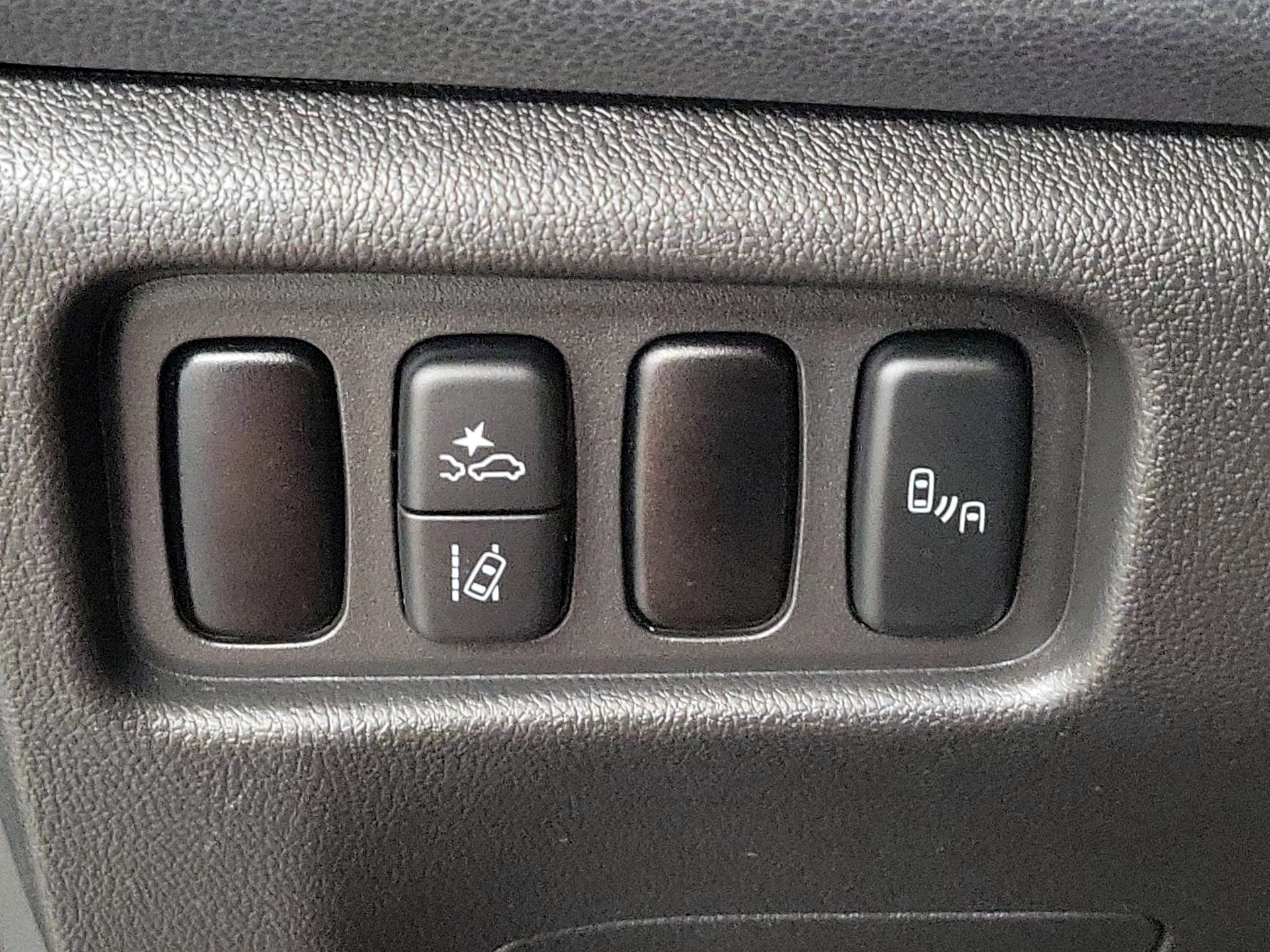 Thumbnail: 2020 Mitsubishi Outlander Sport - 13