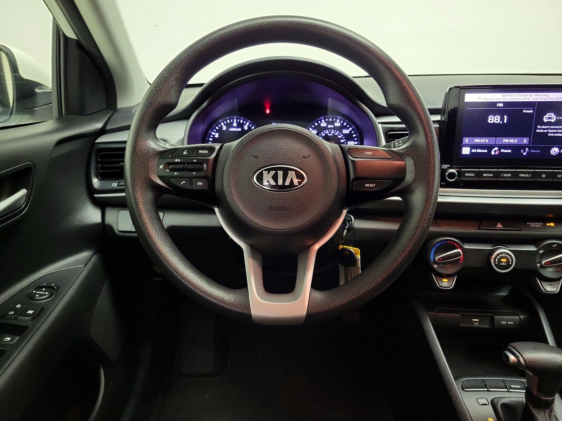 Thumbnail: 2021 Kia Rio - 10