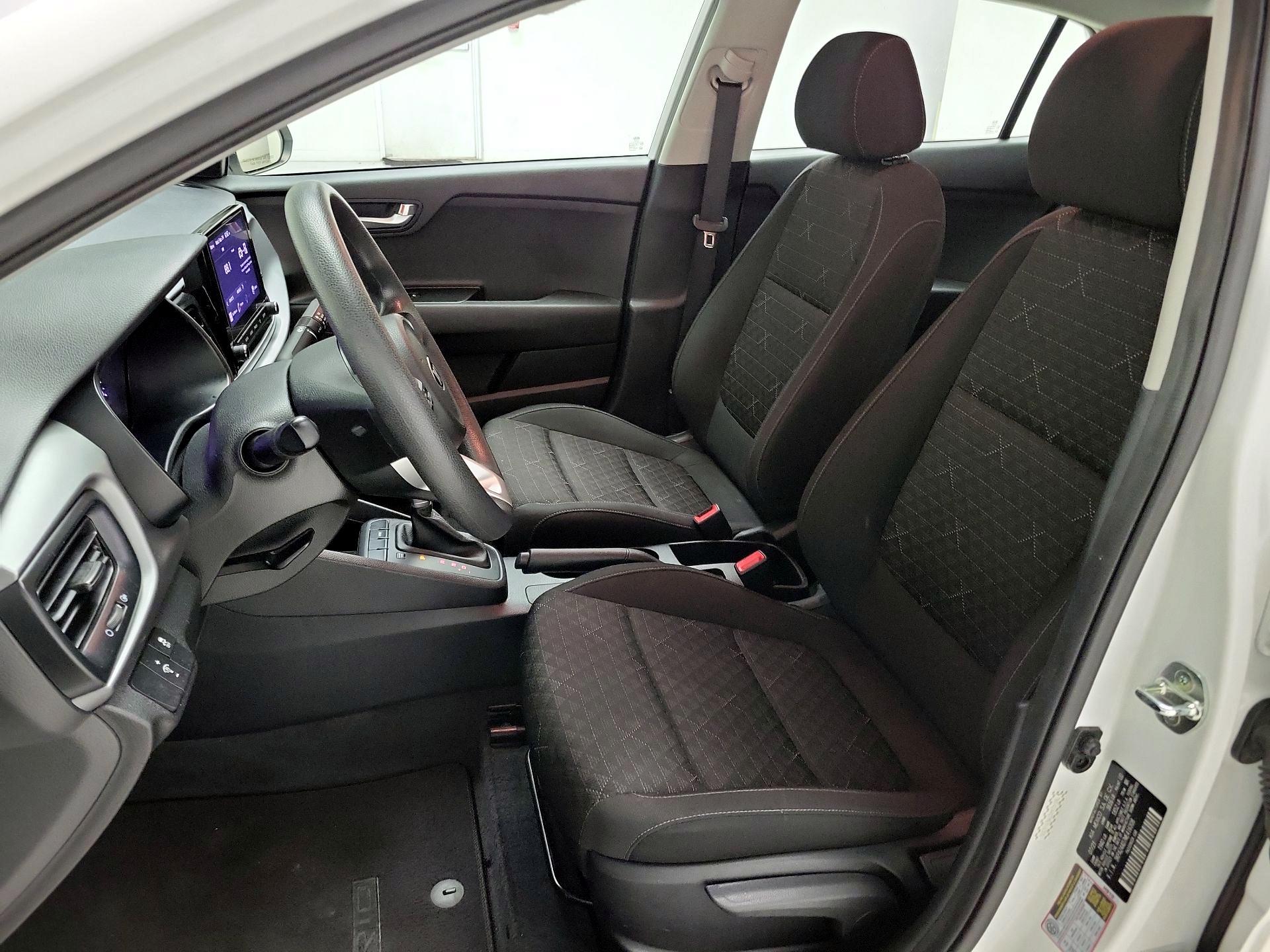 Thumbnail: 2021 Kia Rio - 11