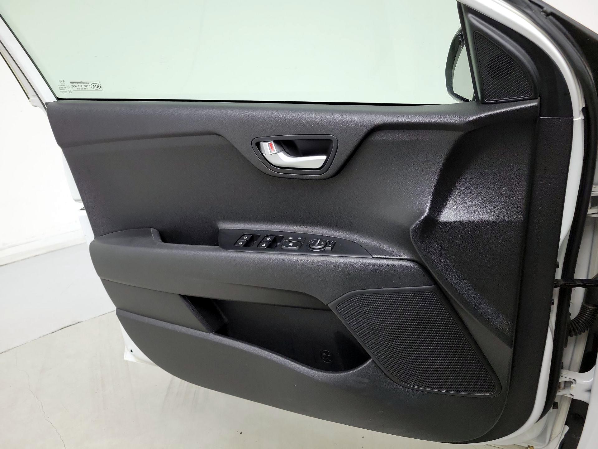 Thumbnail: 2021 Kia Rio - 12