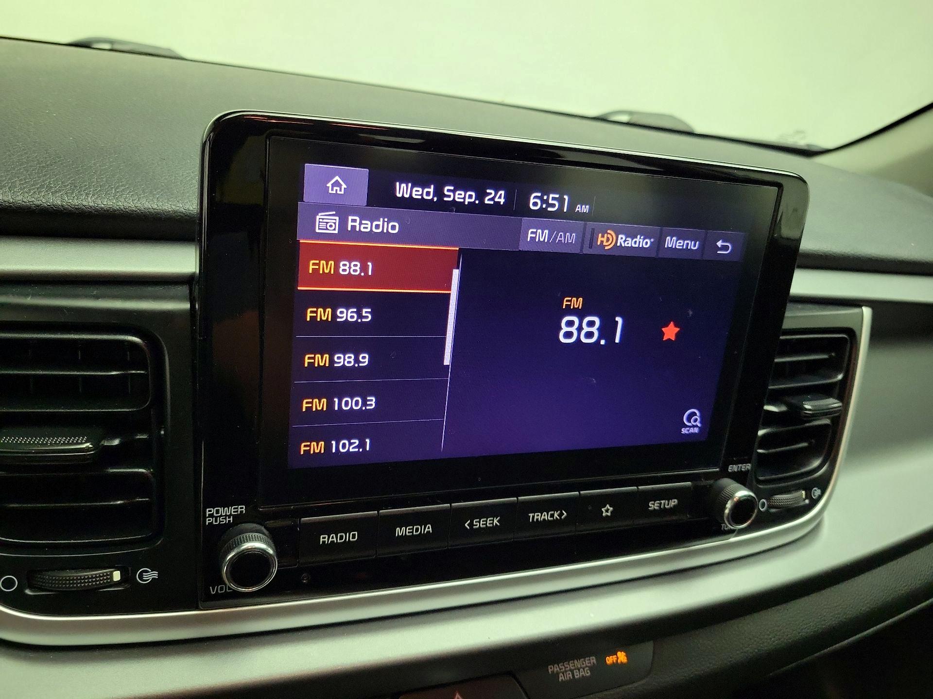 Thumbnail: 2021 Kia Rio - 16