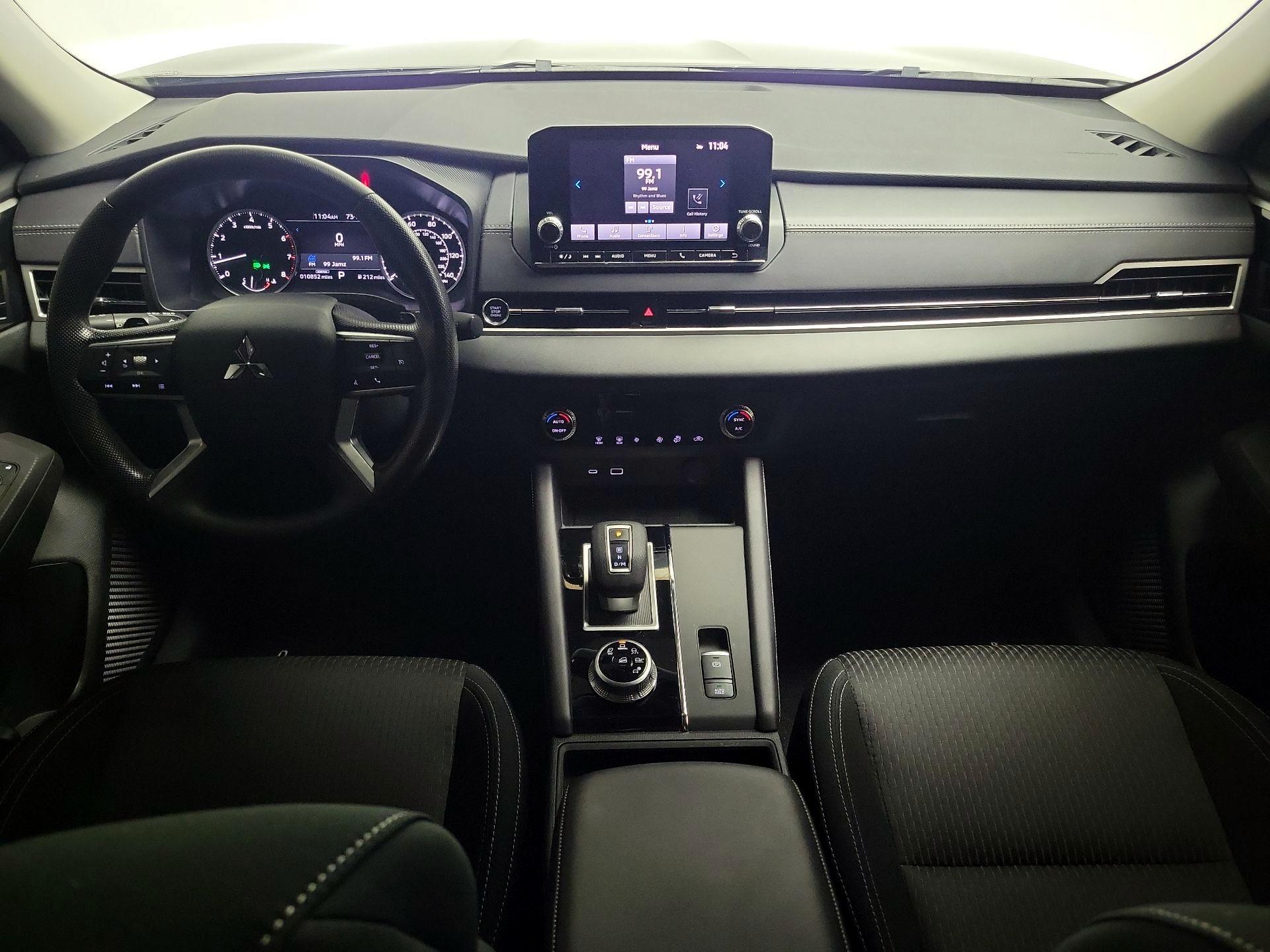 Thumbnail: 2024 Mitsubishi Outlander - 9