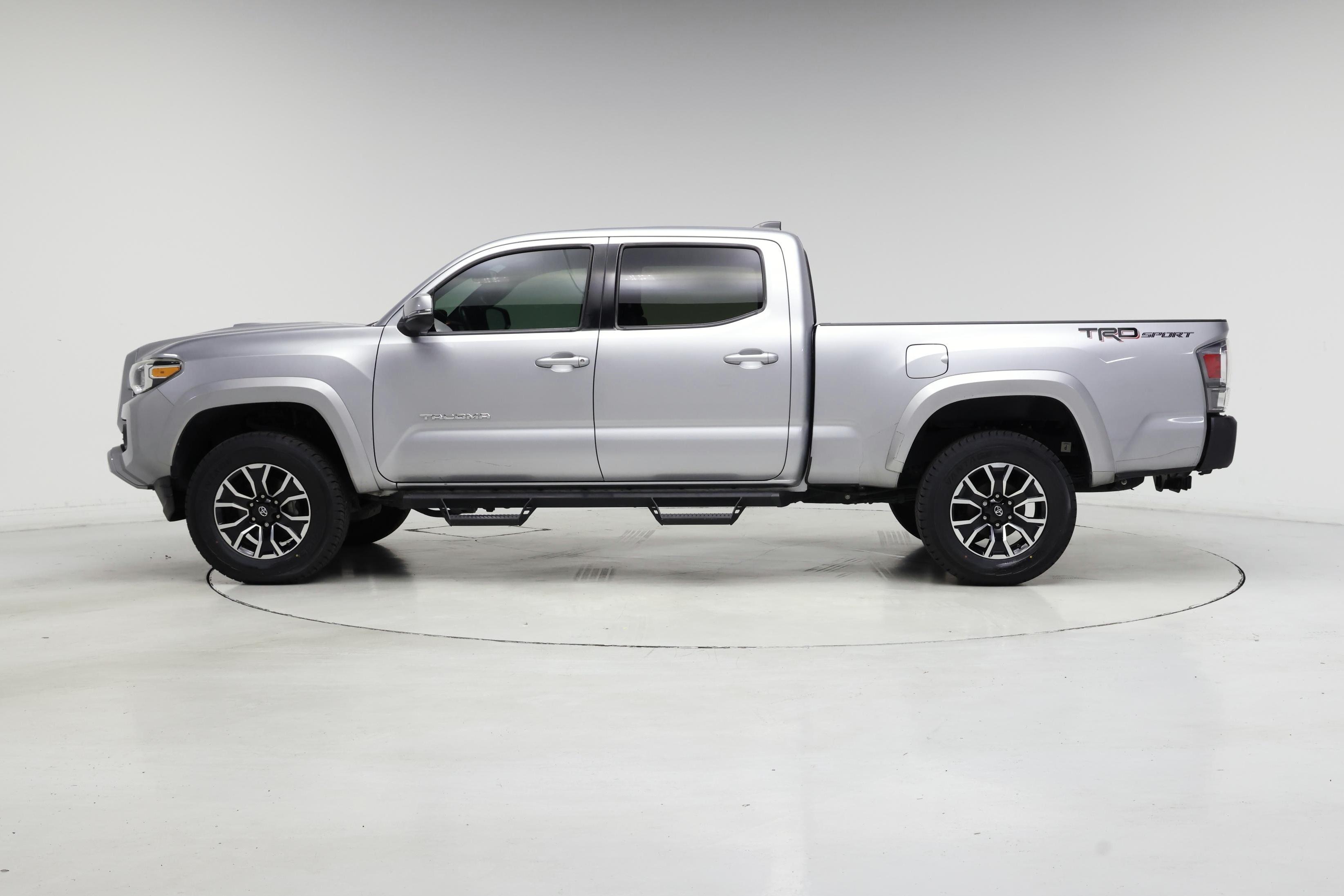 Thumbnail: 2020 Toyota Tacoma - 3