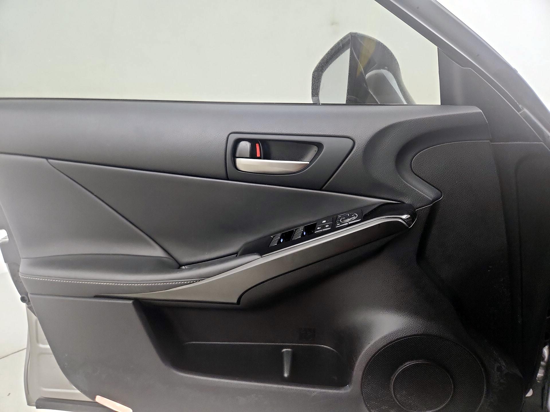 Thumbnail: 2022 Lexus IS - 12