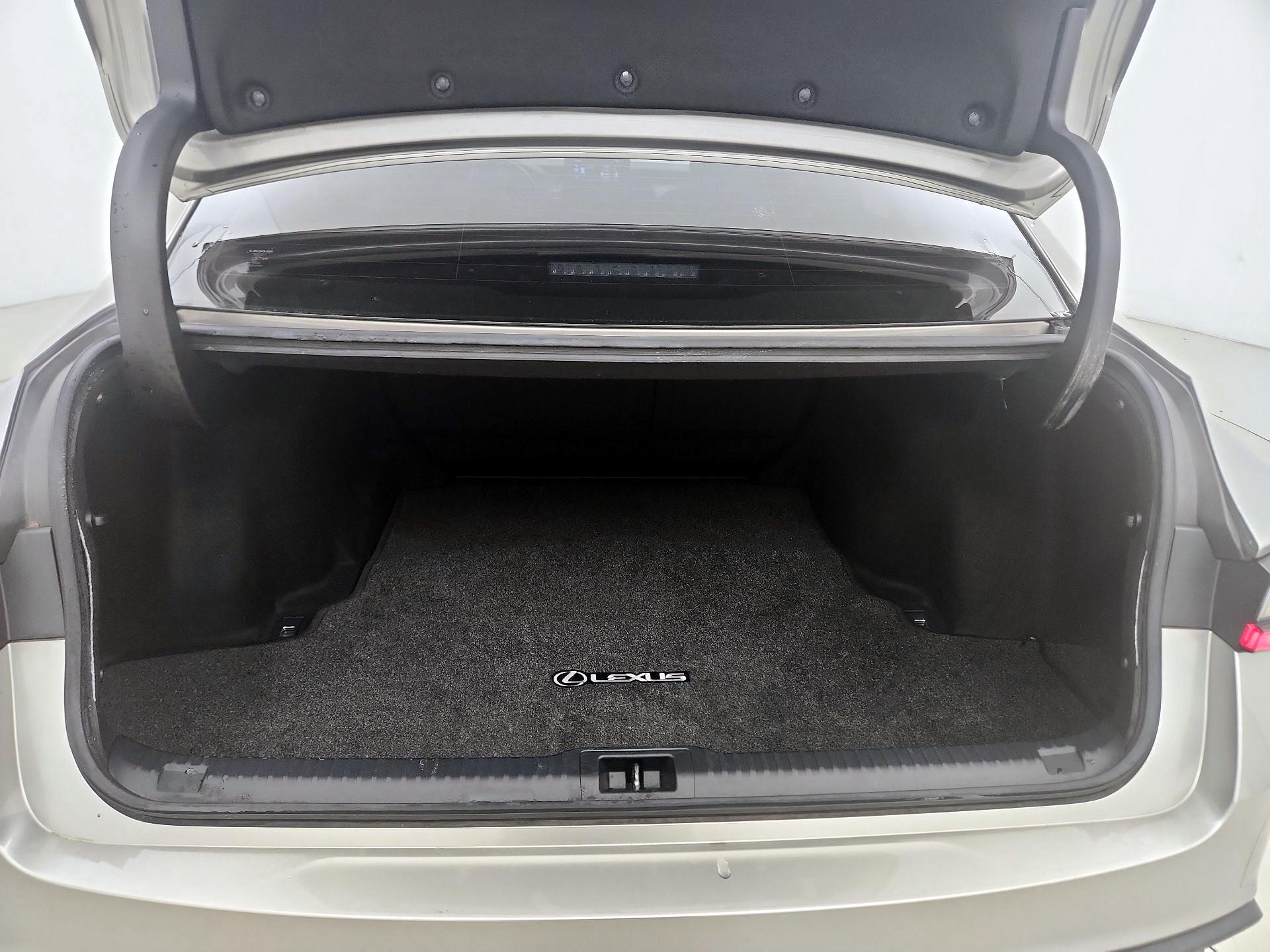 Thumbnail: 2022 Lexus IS - 20