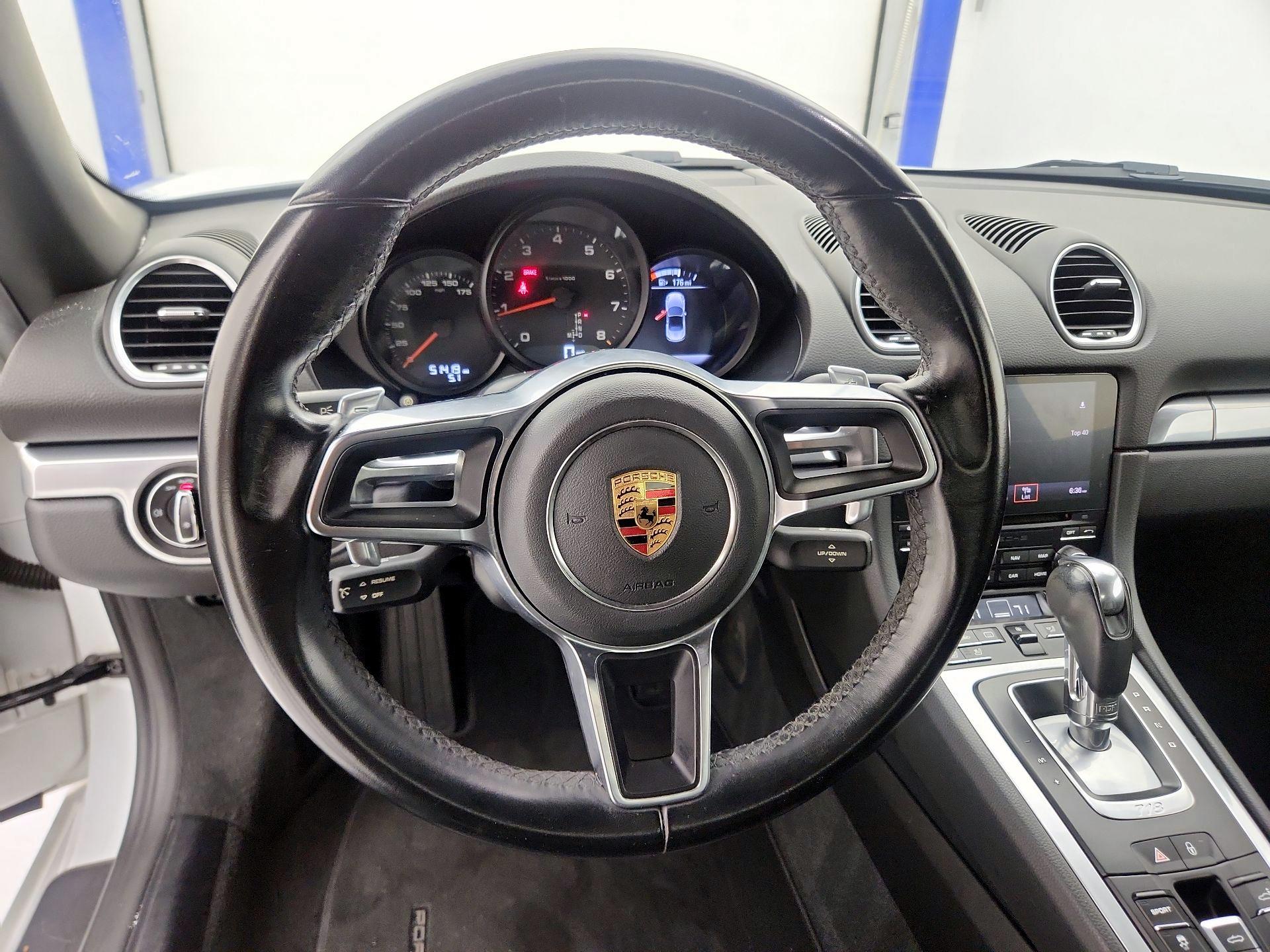 Thumbnail: 2017 Porsche 718 Boxster - 10