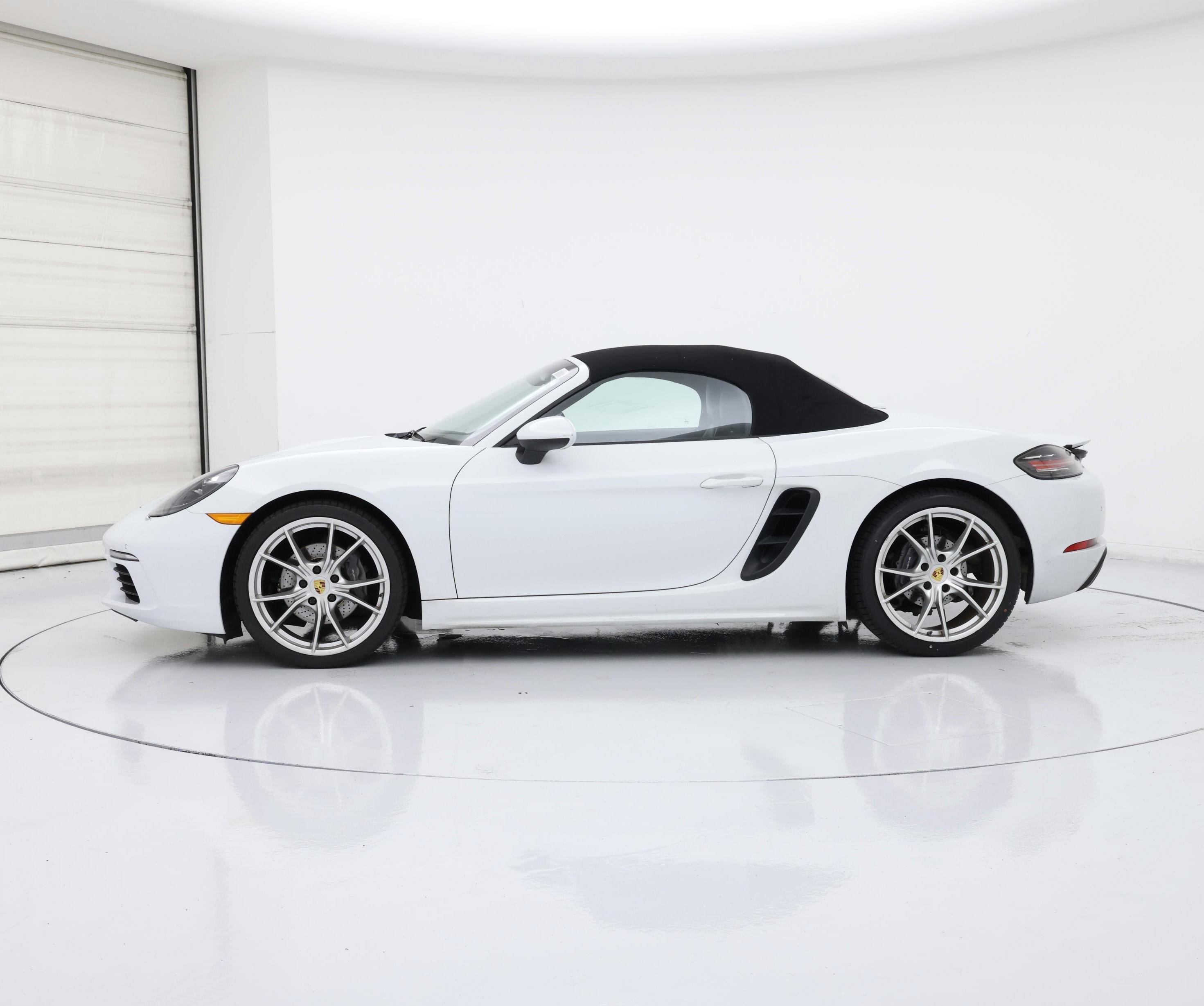 Thumbnail: 2017 Porsche 718 Boxster - 3
