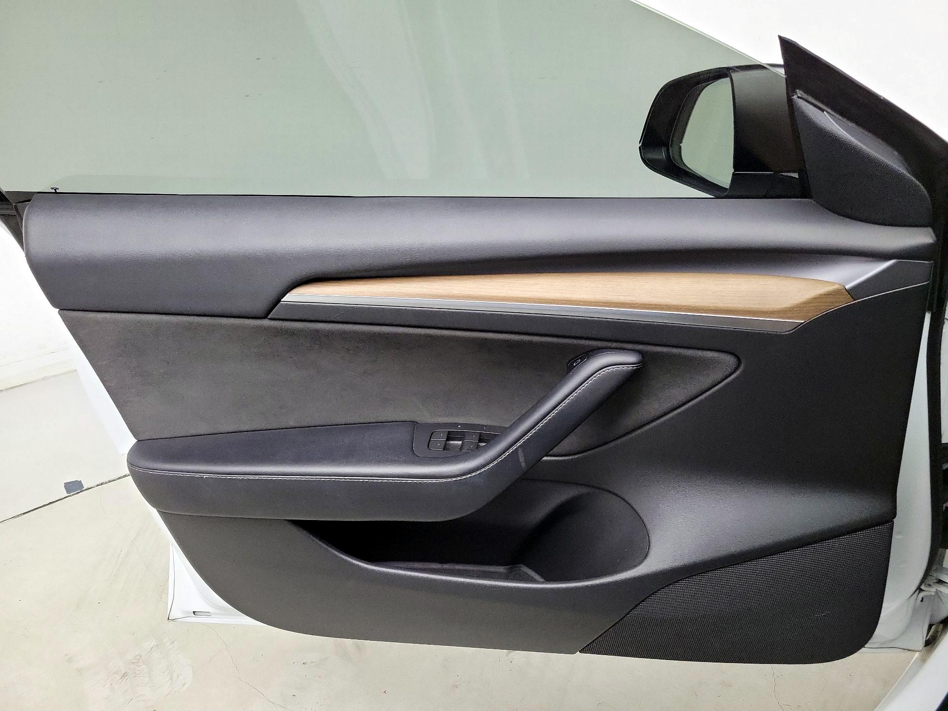 Thumbnail: 2022 Tesla Model 3 - 12