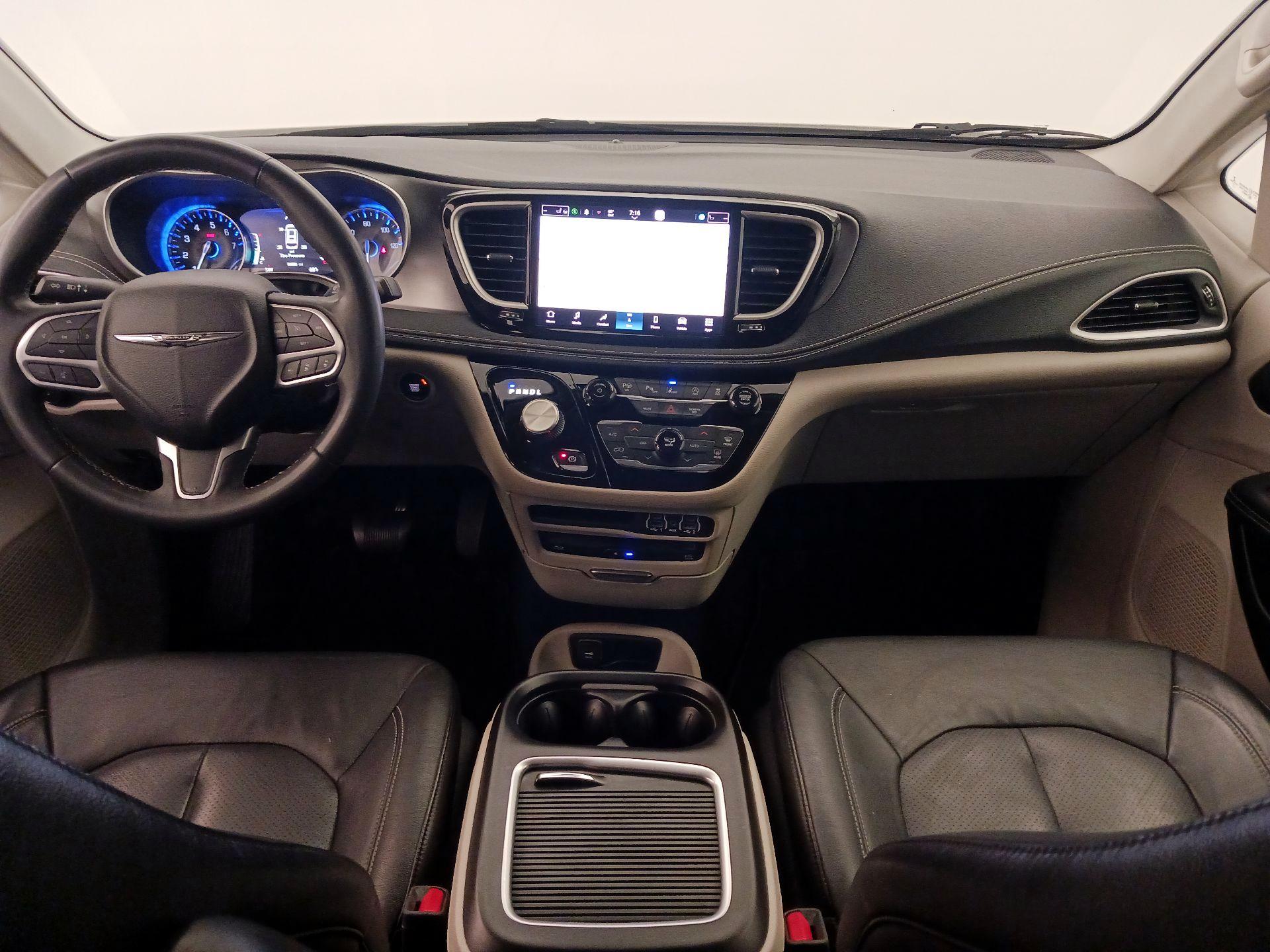 Thumbnail: 2022 Chrysler Pacifica - 9