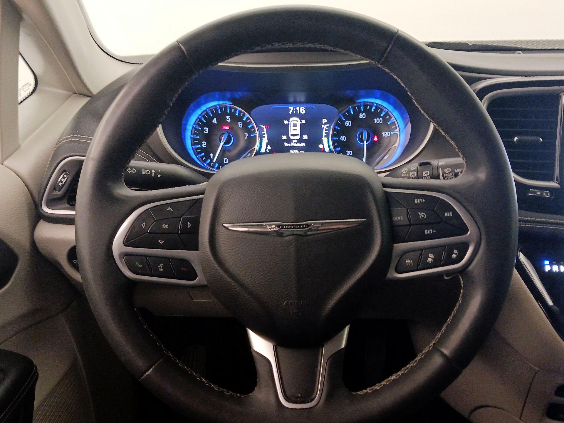 Thumbnail: 2022 Chrysler Pacifica - 10
