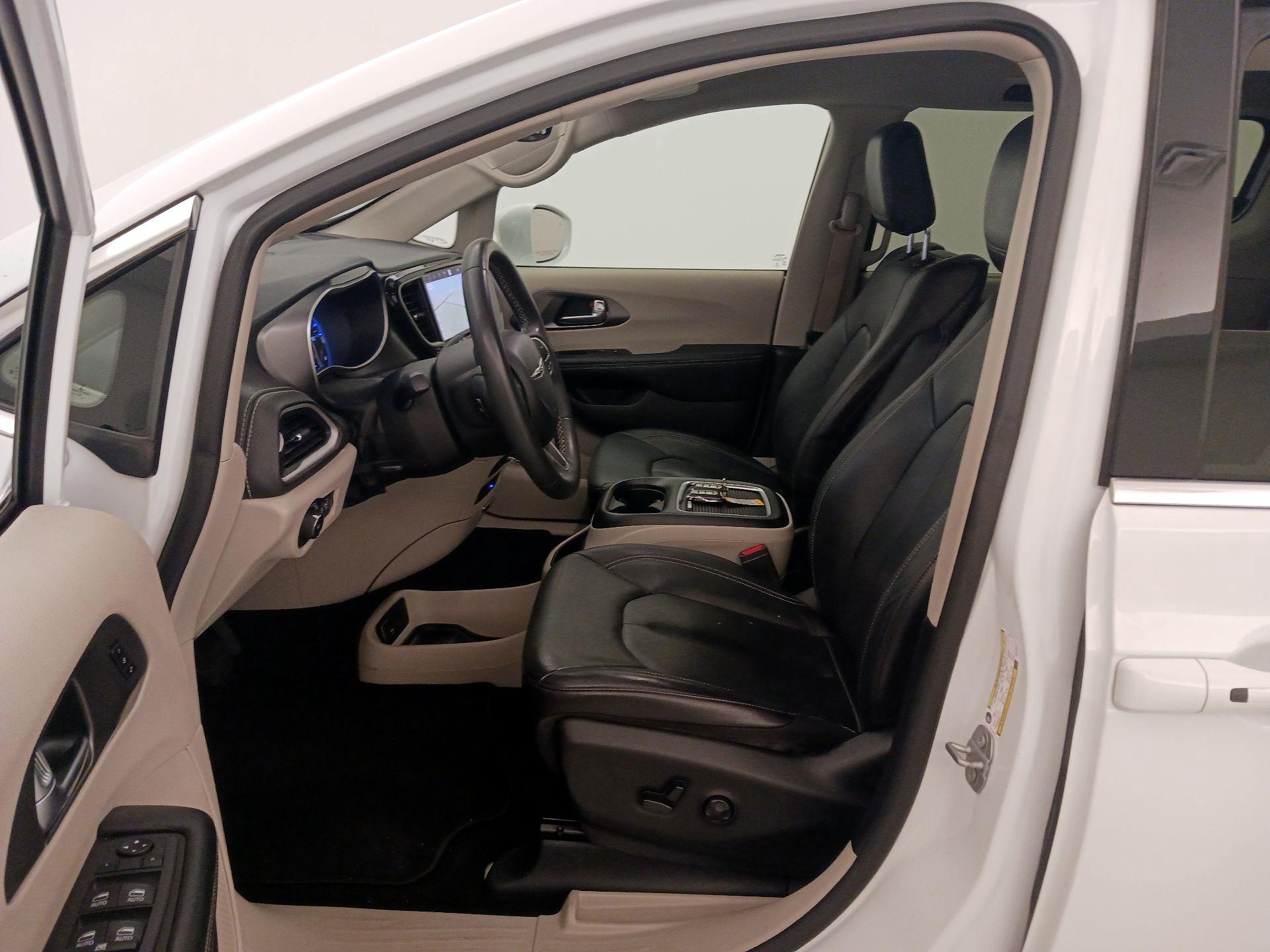Thumbnail: 2022 Chrysler Pacifica - 11