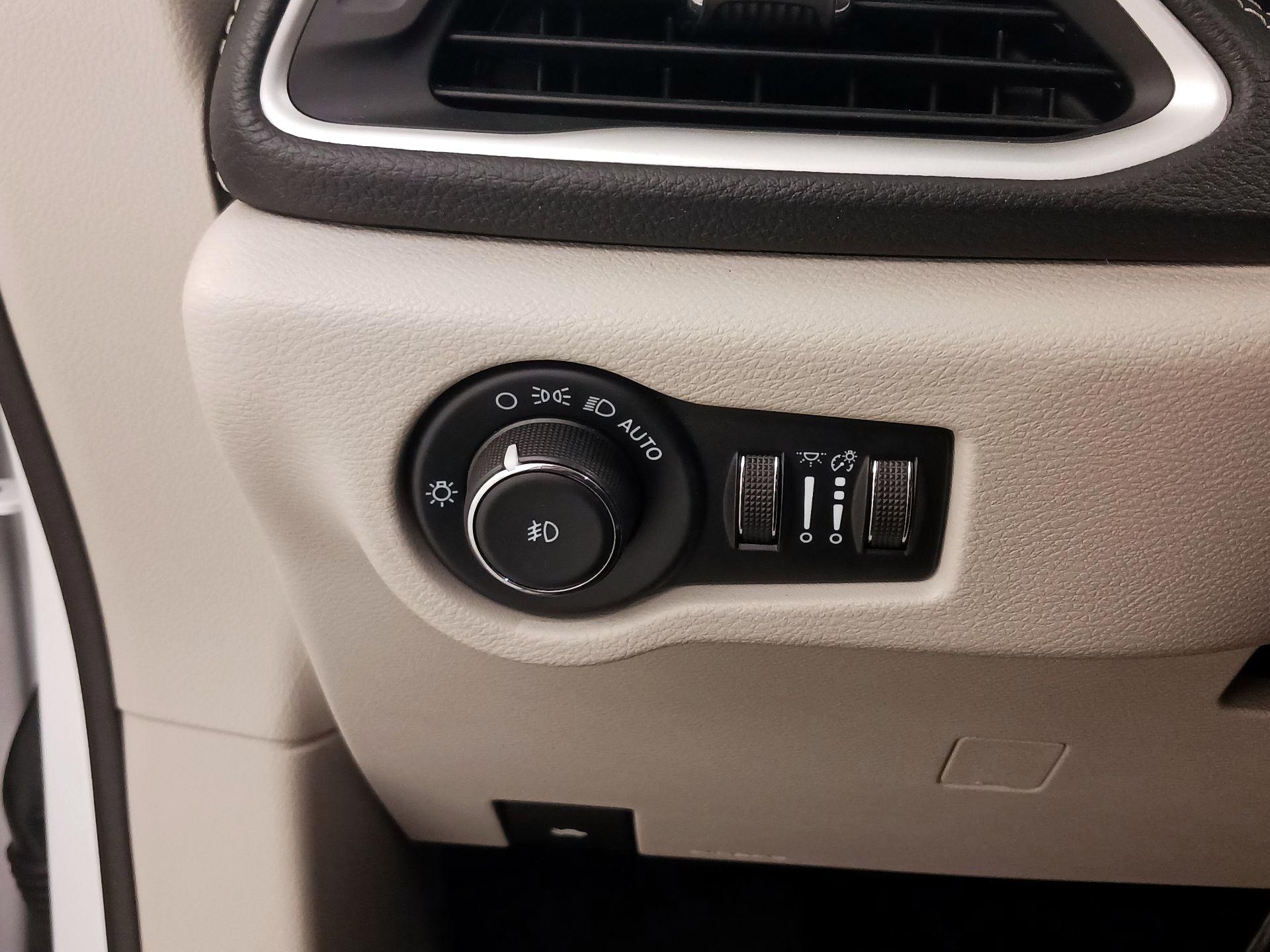 Thumbnail: 2022 Chrysler Pacifica - 13