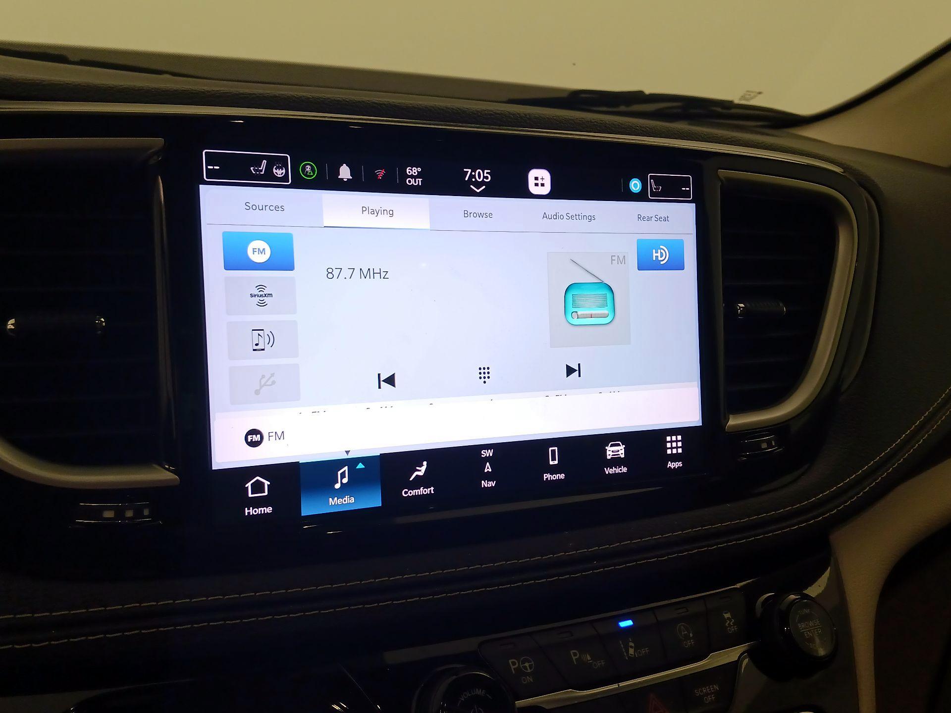 Thumbnail: 2022 Chrysler Pacifica - 16
