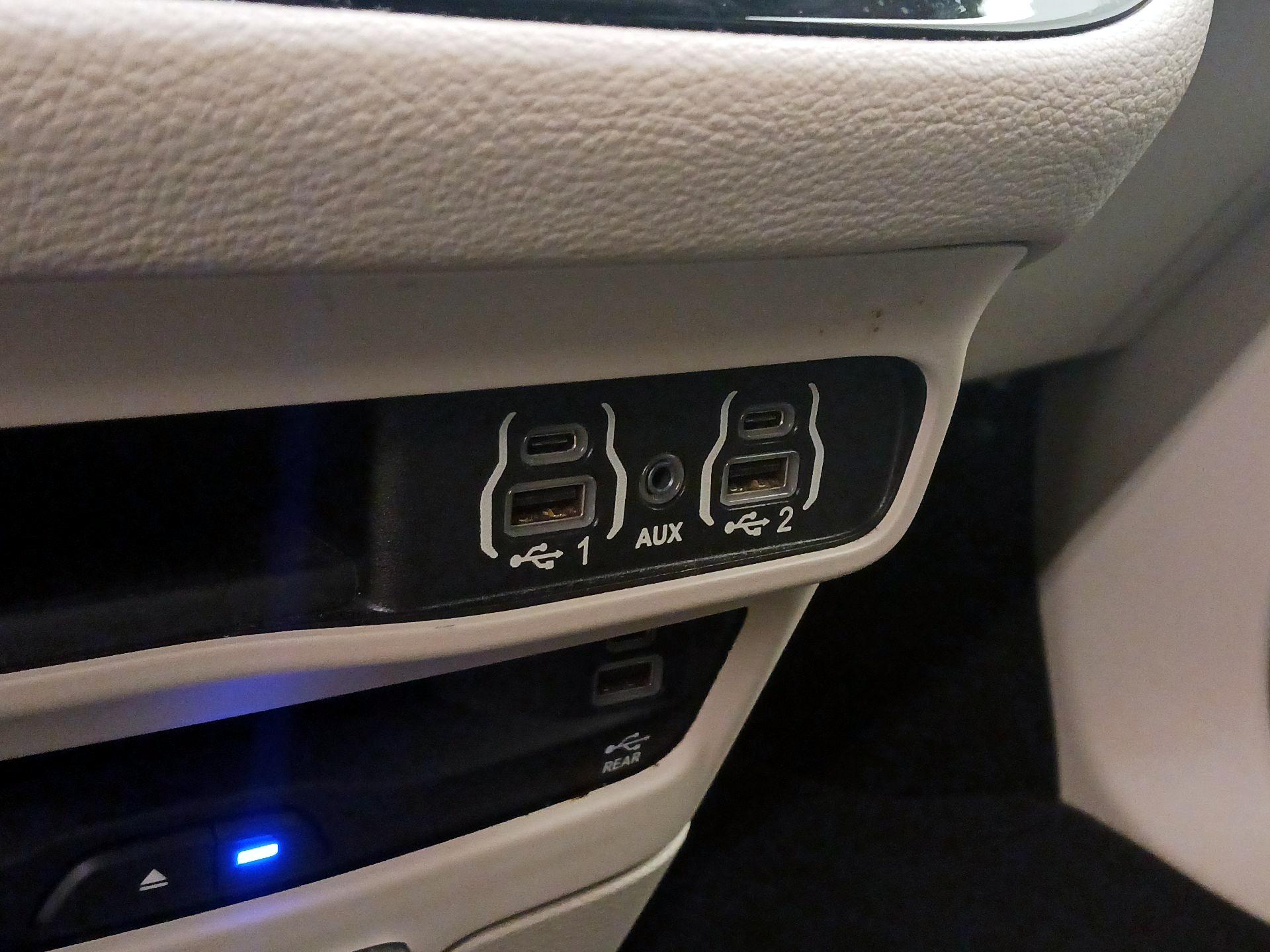 Thumbnail: 2022 Chrysler Pacifica - 19