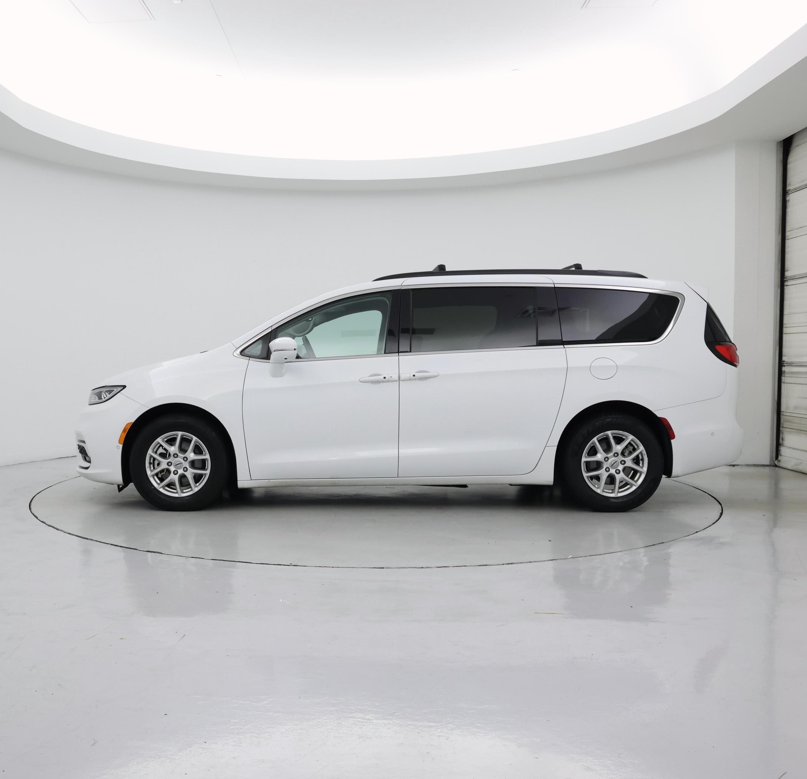 Thumbnail: 2022 Chrysler Pacifica - 3