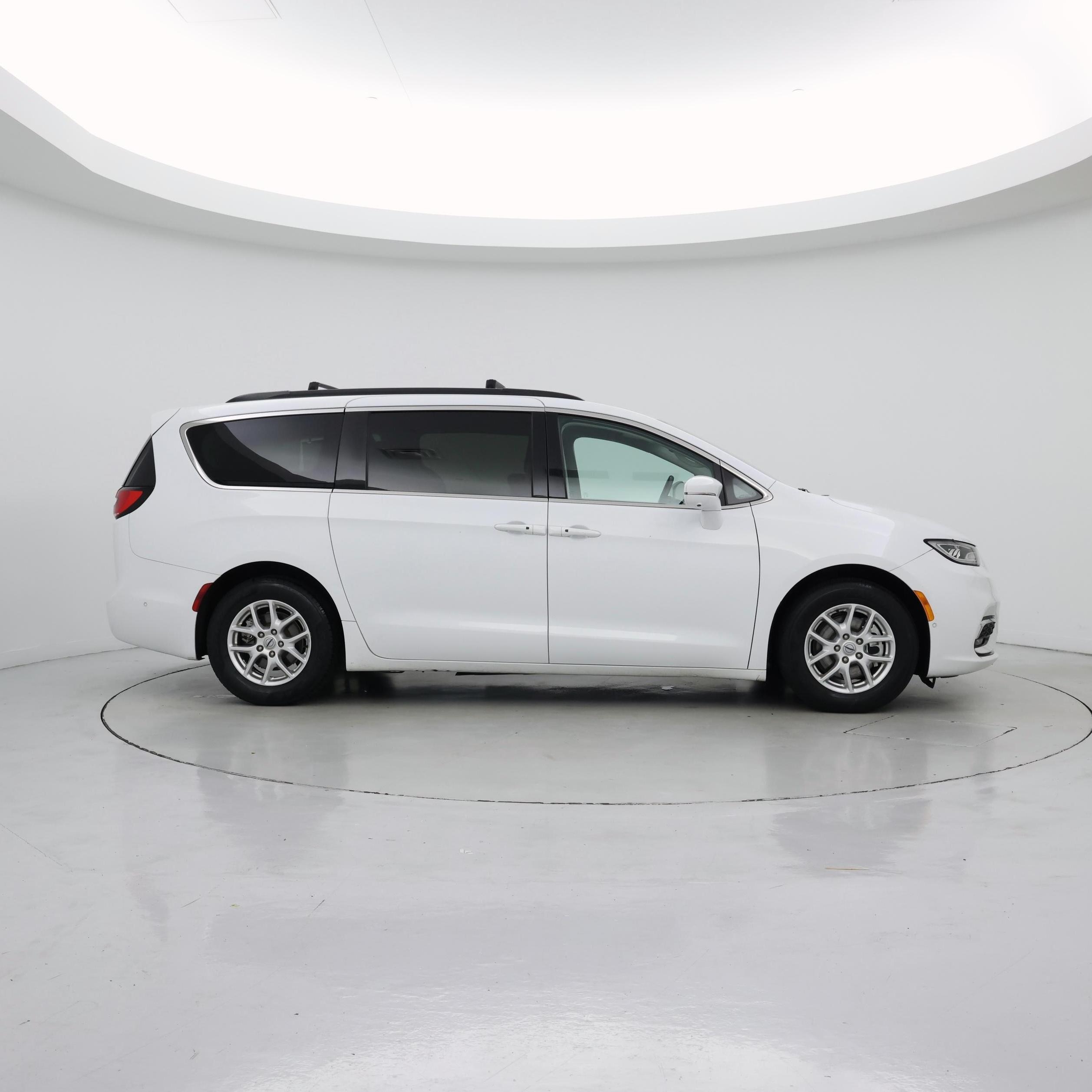 Thumbnail: 2022 Chrysler Pacifica - 7