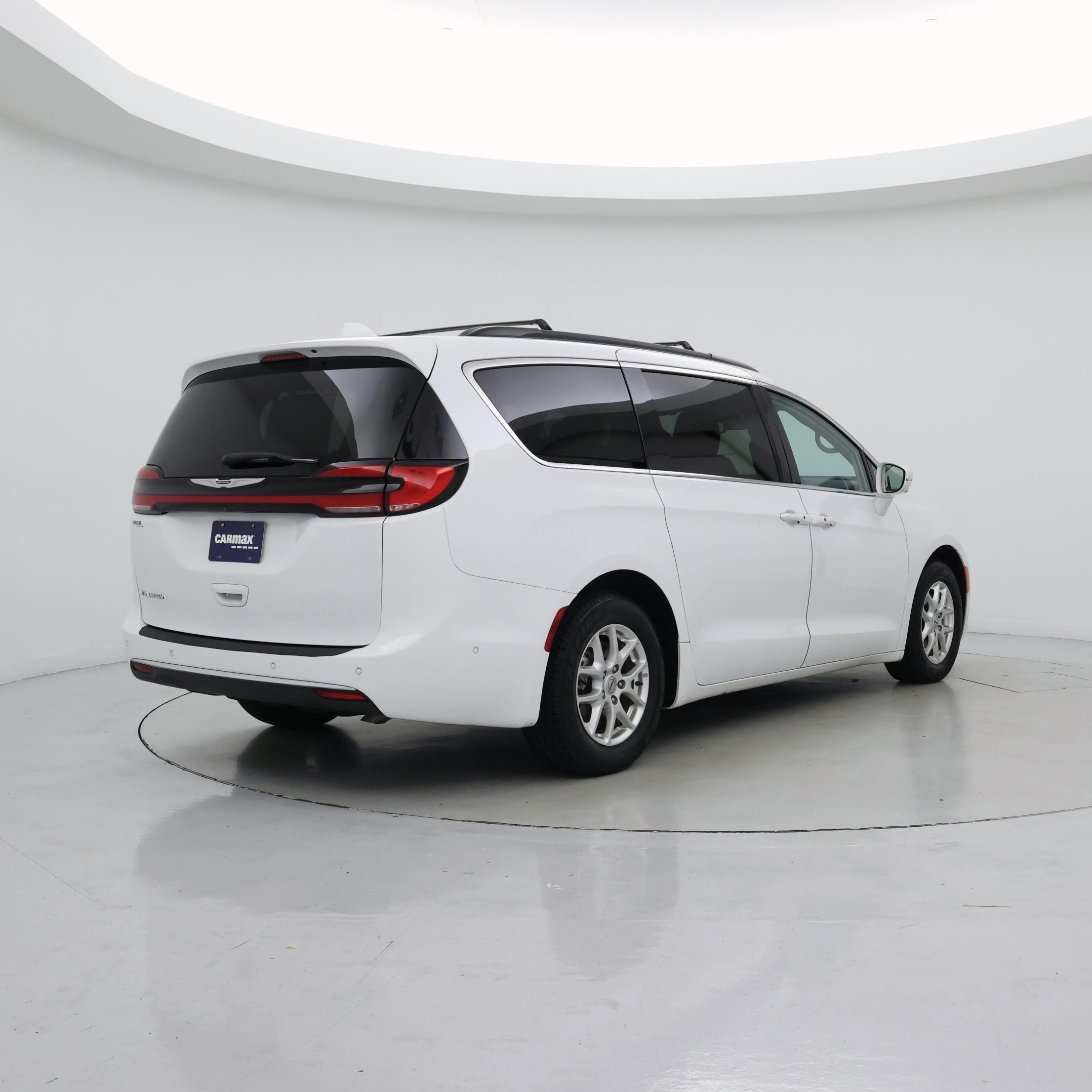 Thumbnail: 2022 Chrysler Pacifica - 8