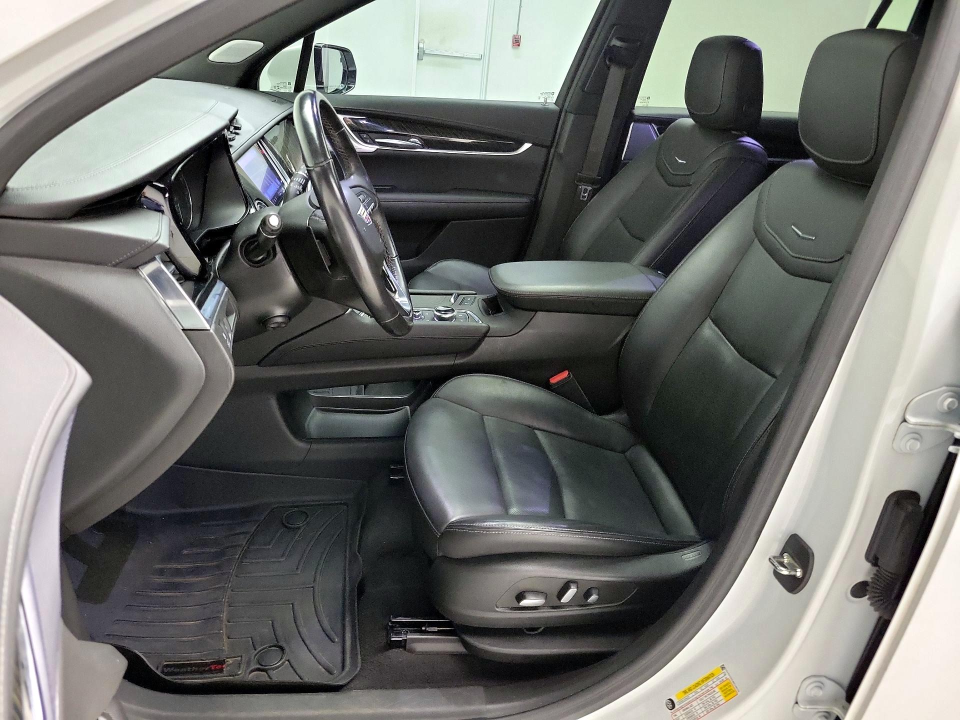 Thumbnail: 2022 Cadillac XT6 - 11