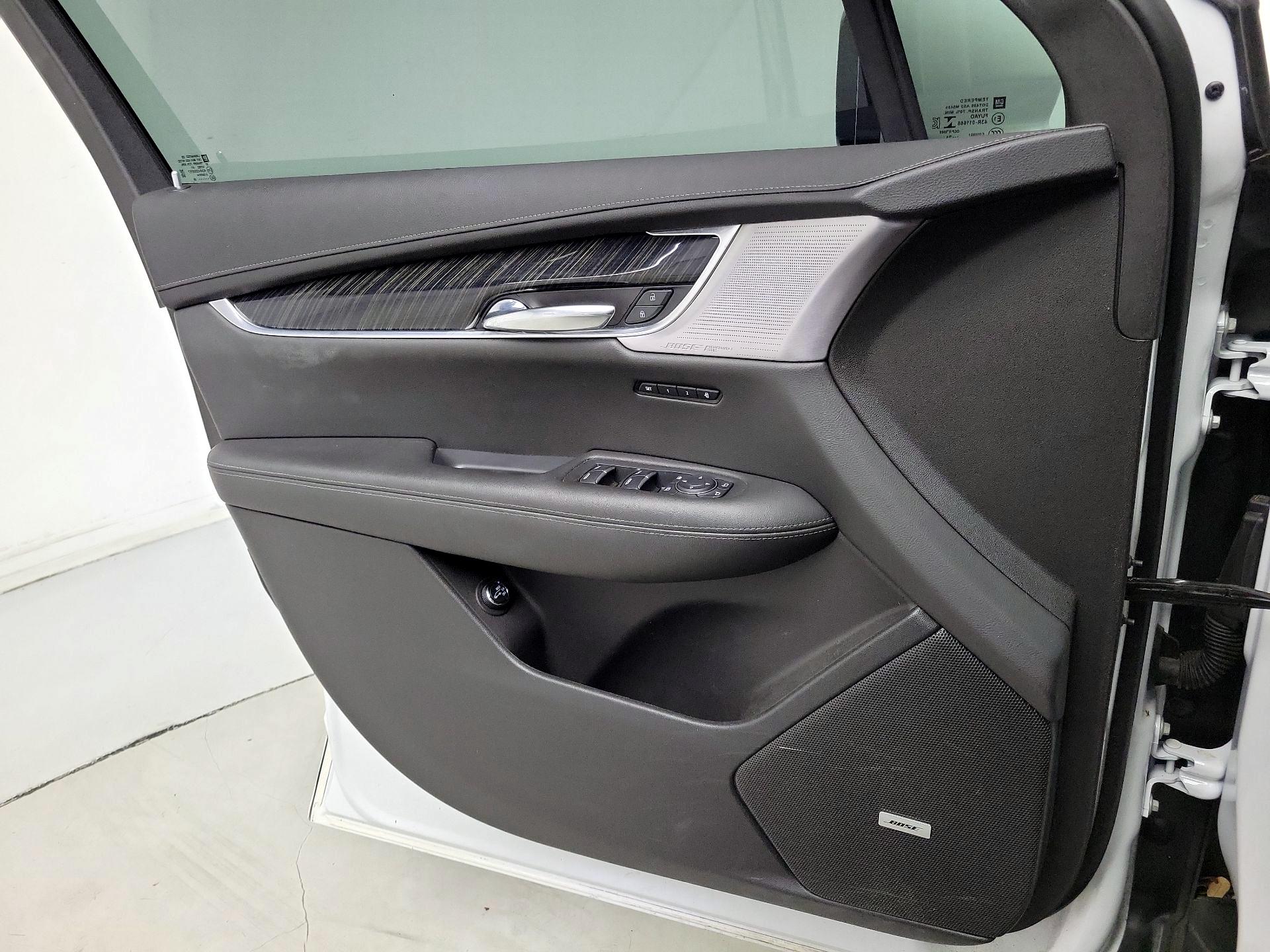 Thumbnail: 2022 Cadillac XT6 - 12