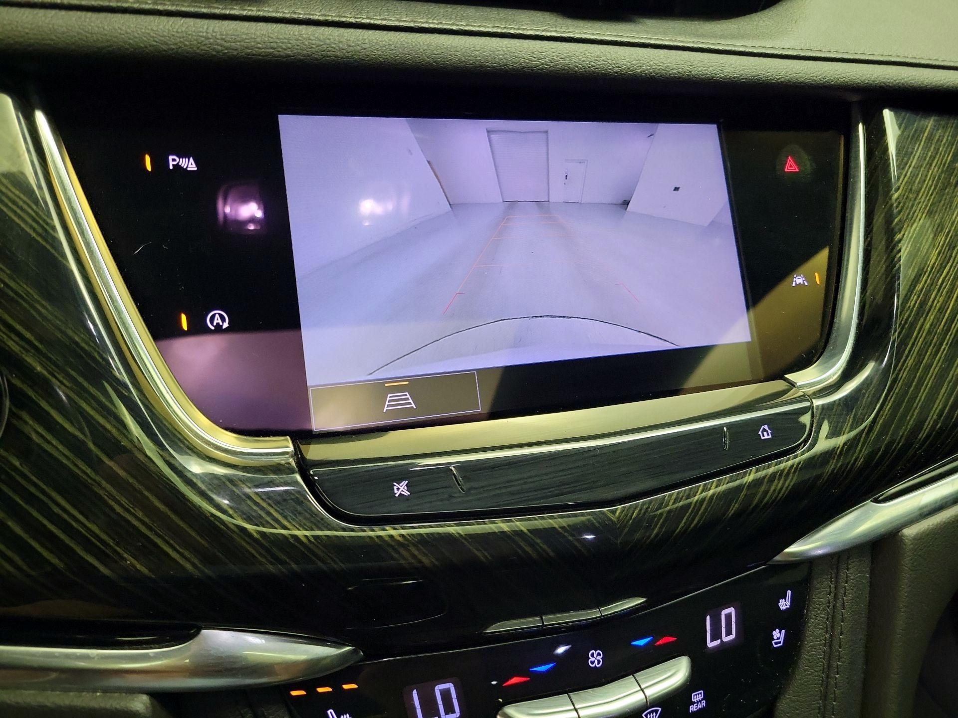 Thumbnail: 2022 Cadillac XT6 - 15