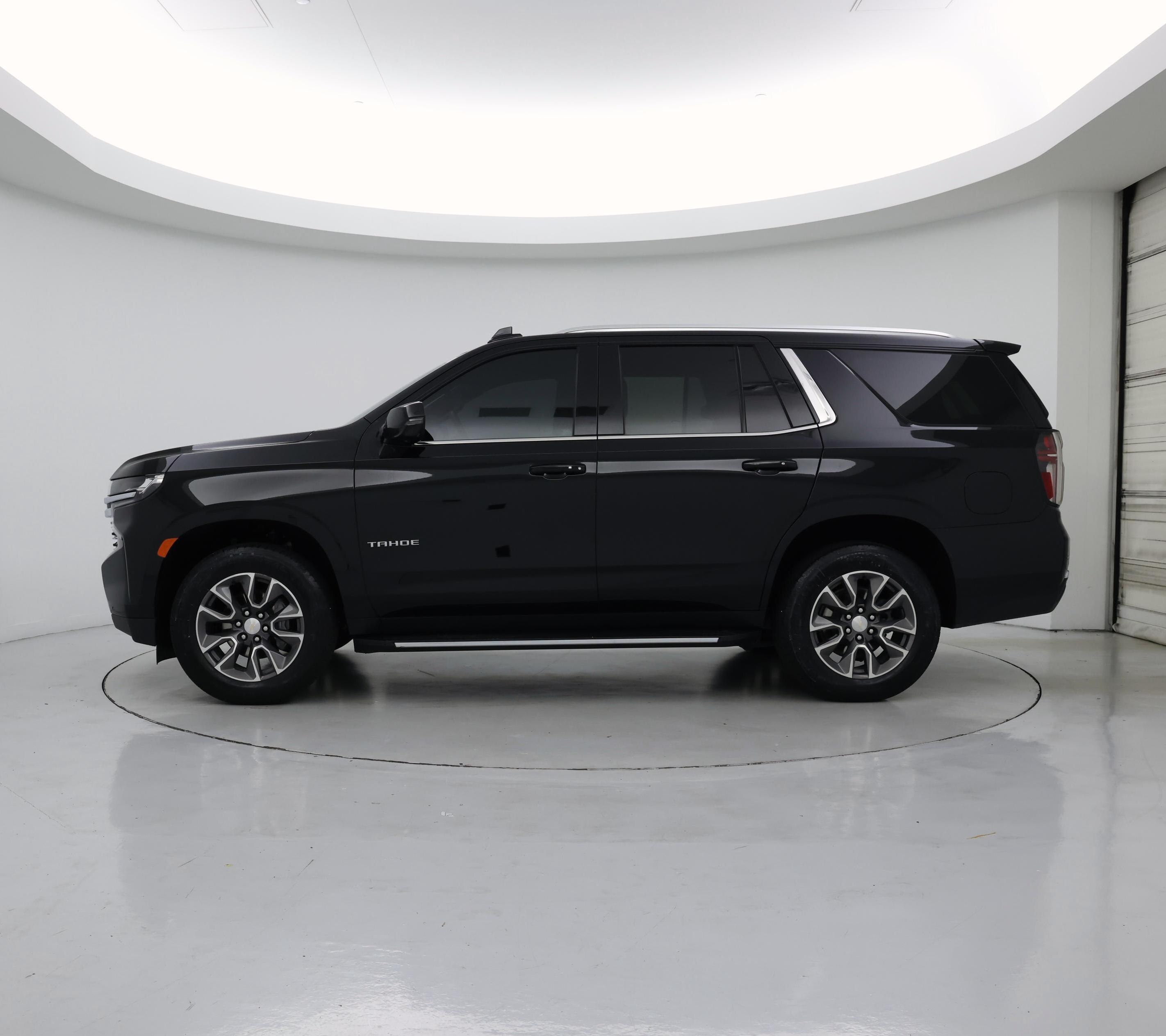Thumbnail: 2023 Chevrolet Tahoe - 3