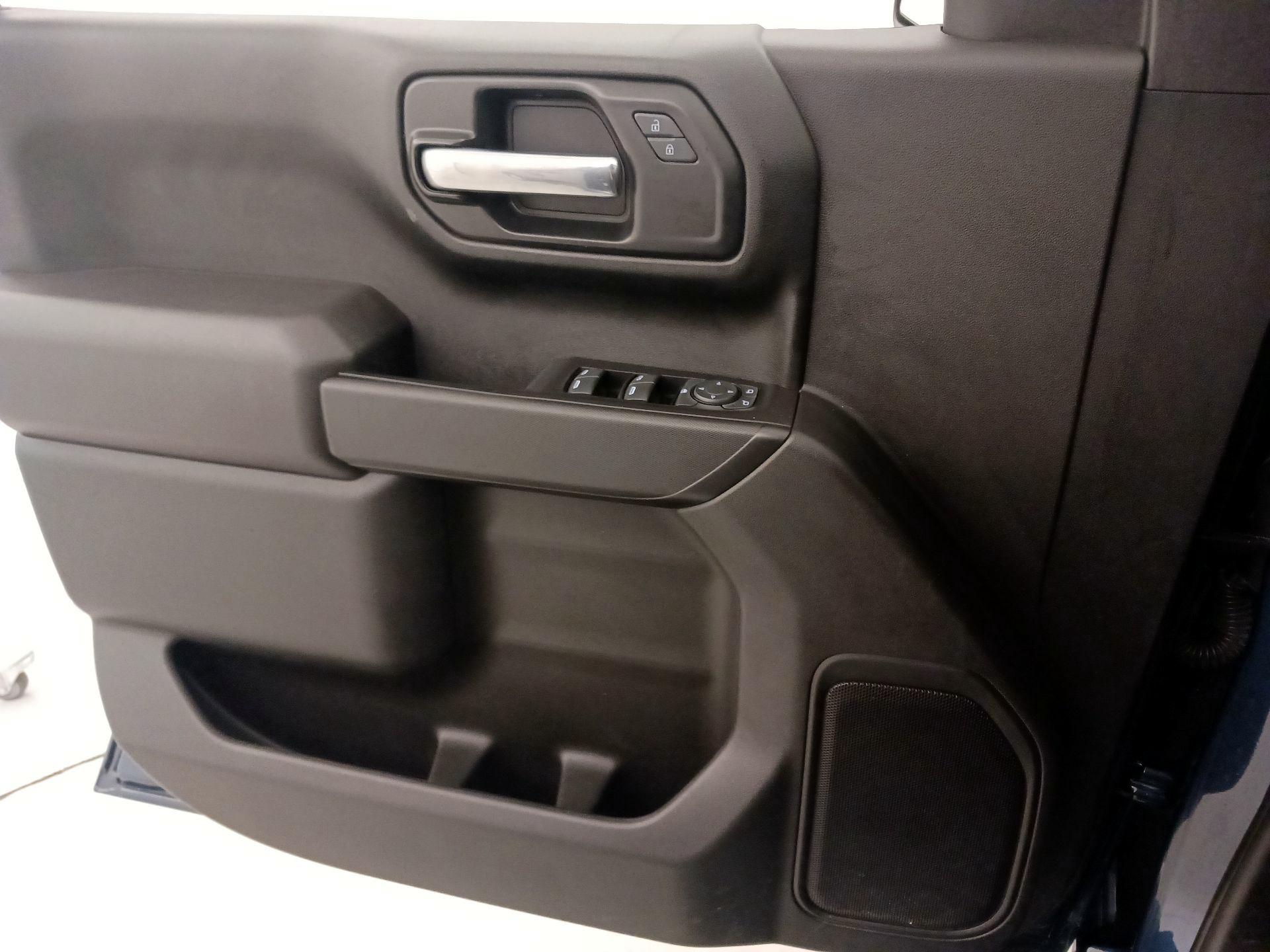 Thumbnail: 2022 Chevrolet Silverado 1500 - 12