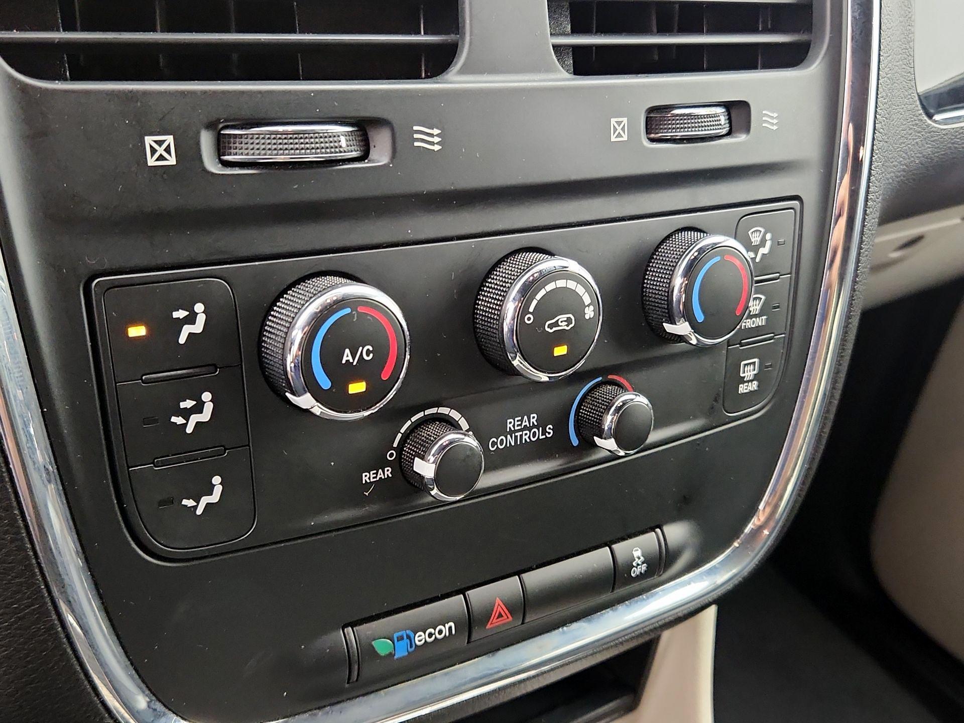 Thumbnail: 2017 Dodge Grand Caravan - 16