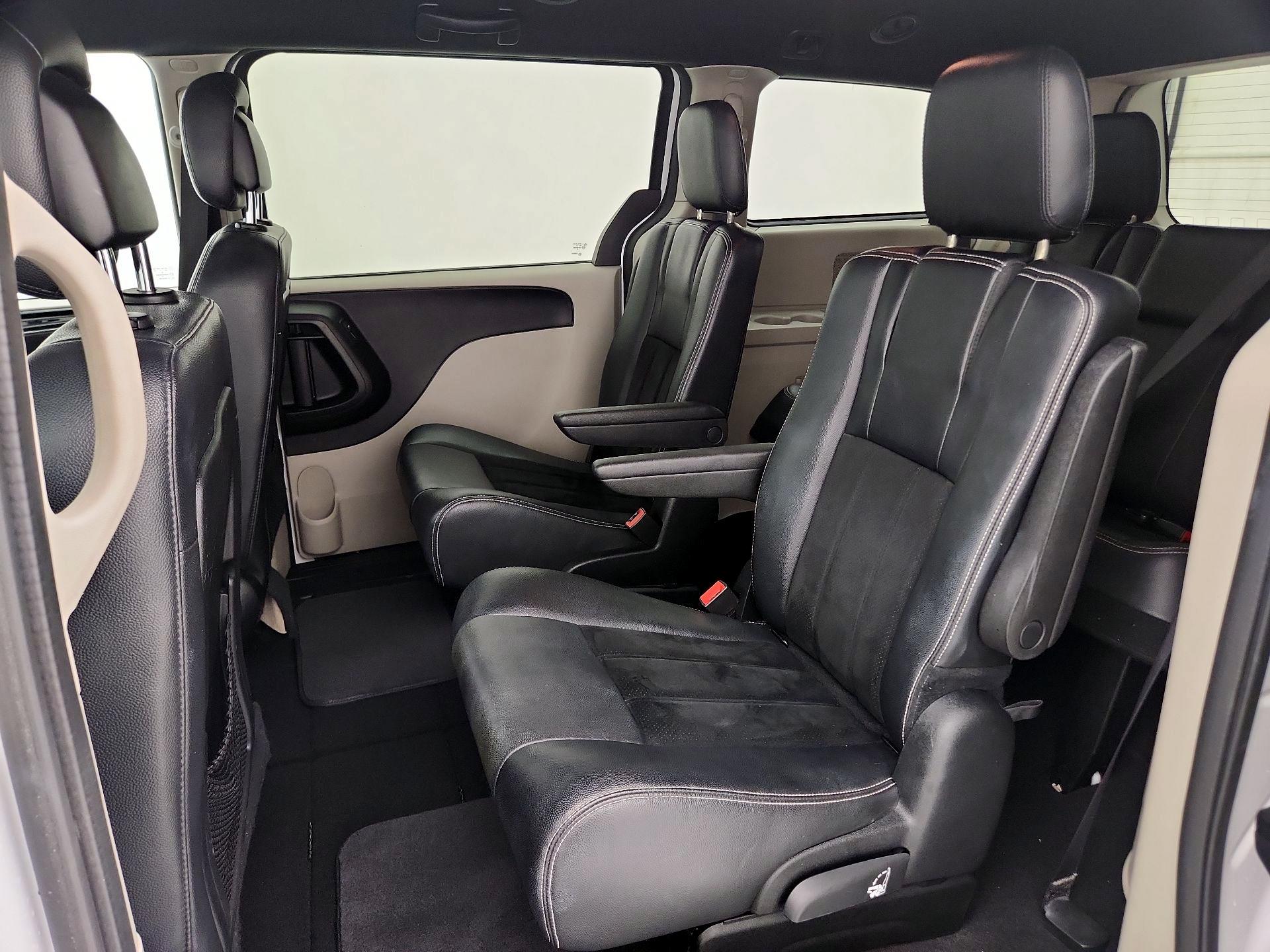 Thumbnail: 2017 Dodge Grand Caravan - 19