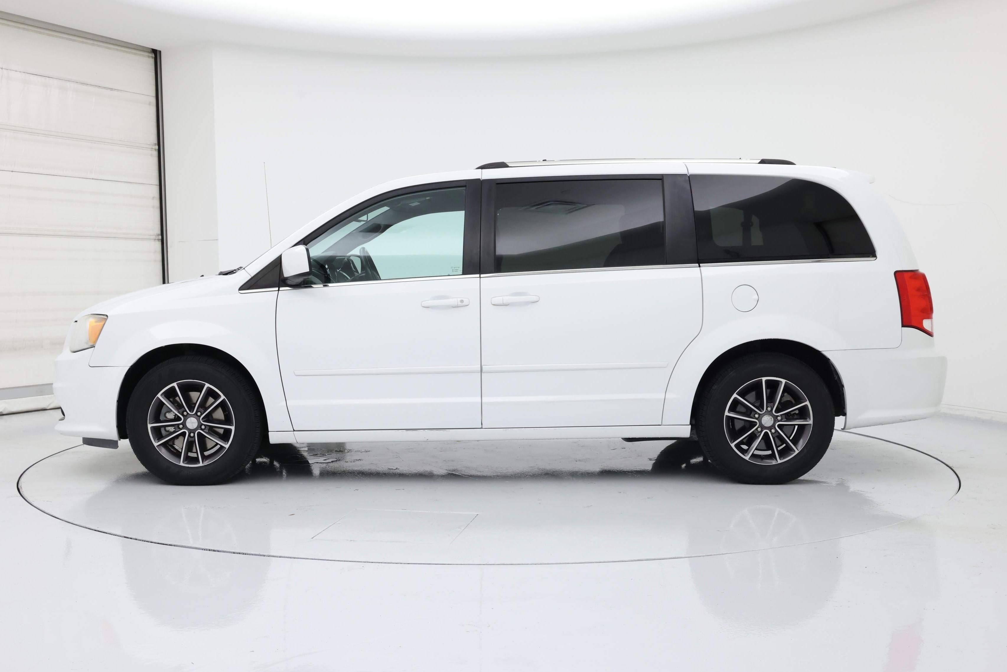 Thumbnail: 2017 Dodge Grand Caravan - 3