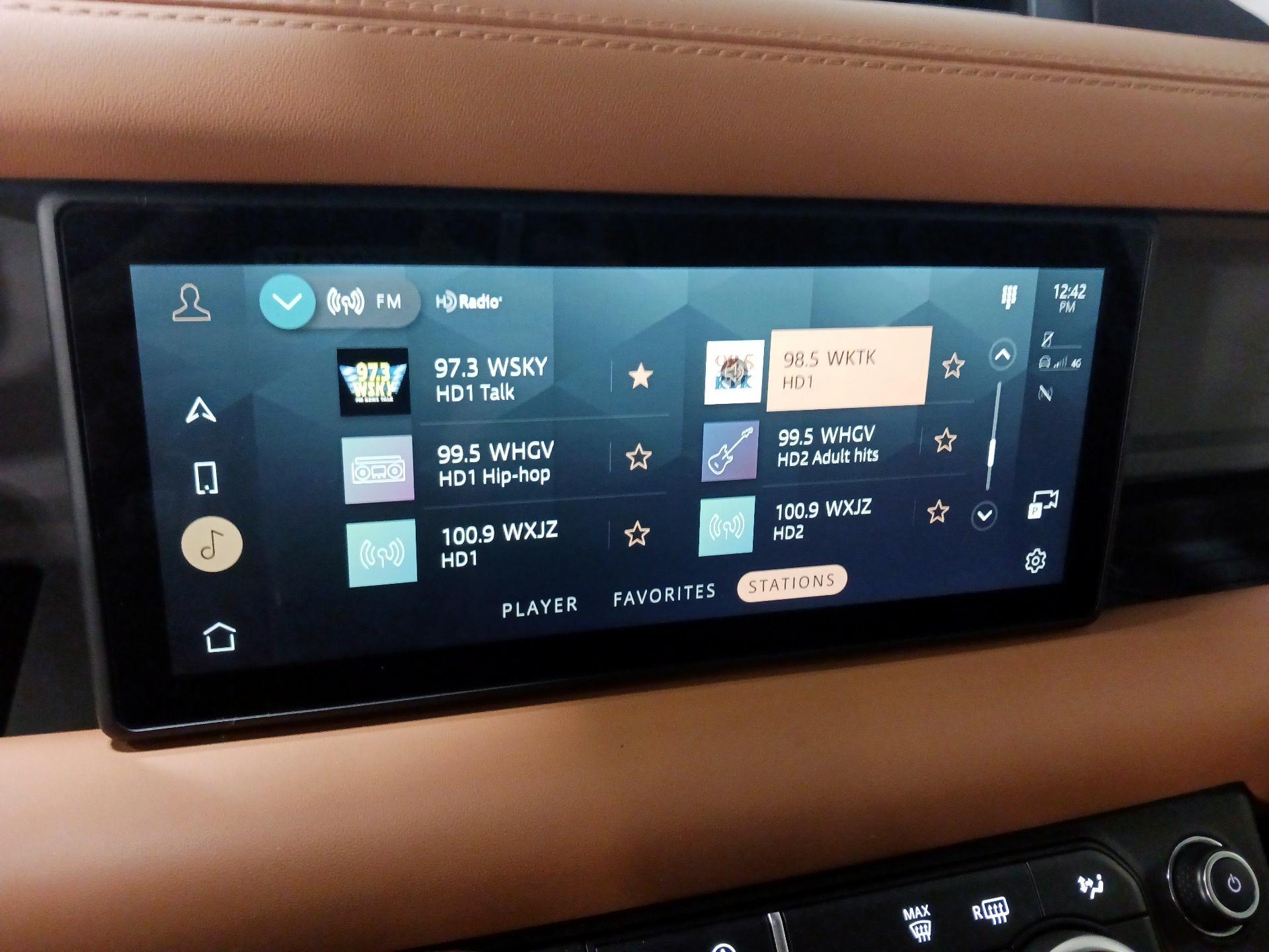 Thumbnail: 2023 Land Rover Defender - 16