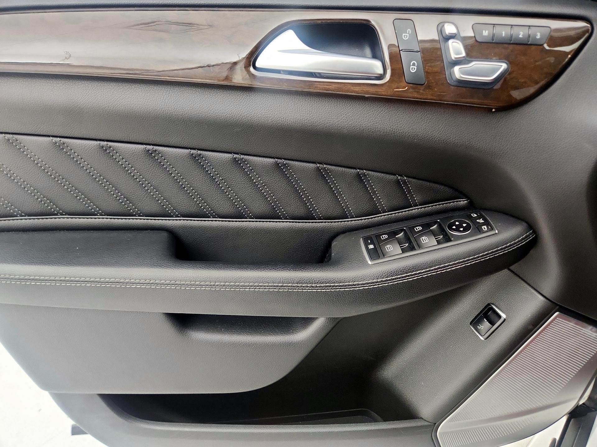 Thumbnail: 2017 Mercedes-Benz GLE - 12