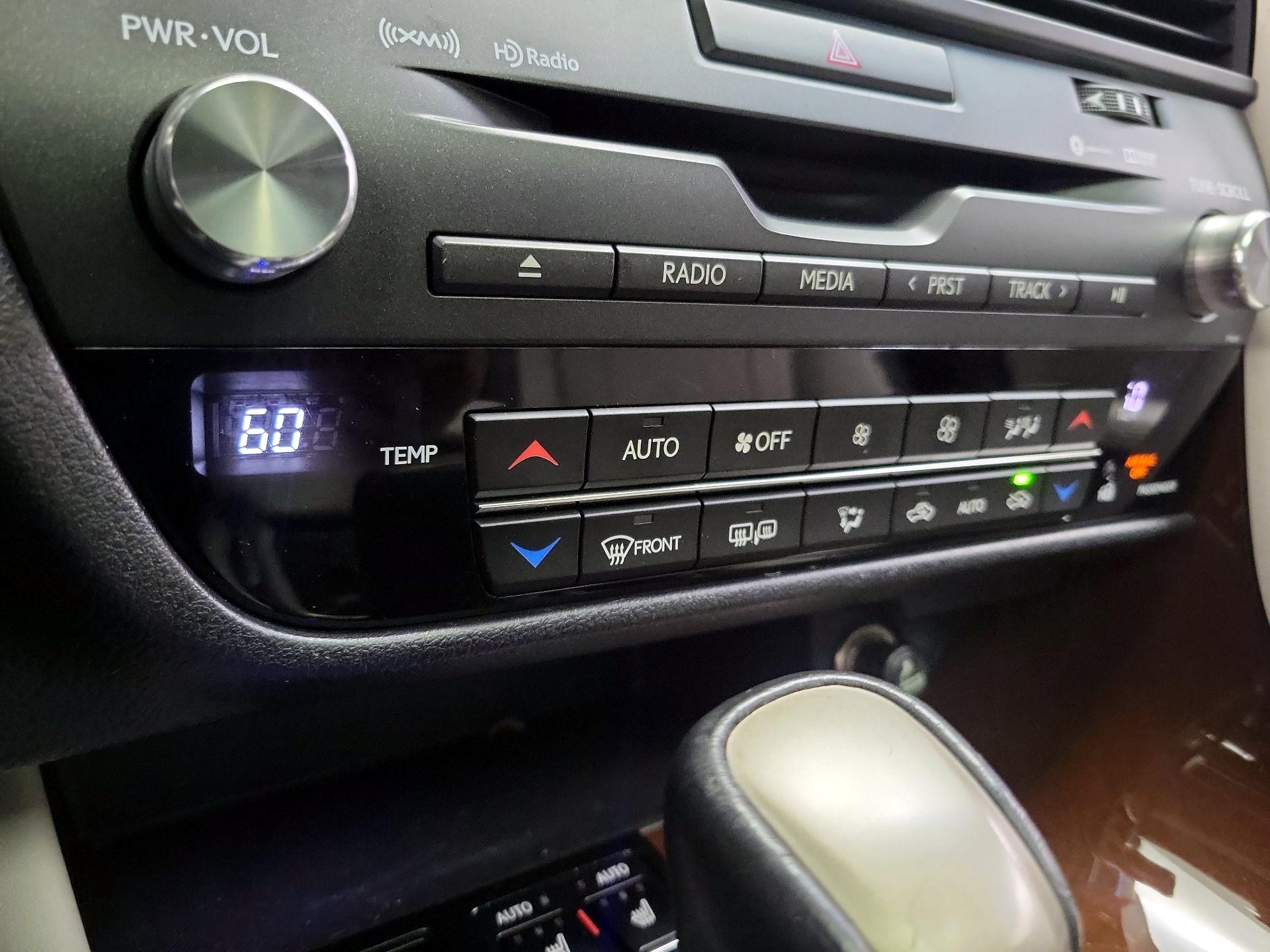 Thumbnail: 2016 Lexus RX - 16