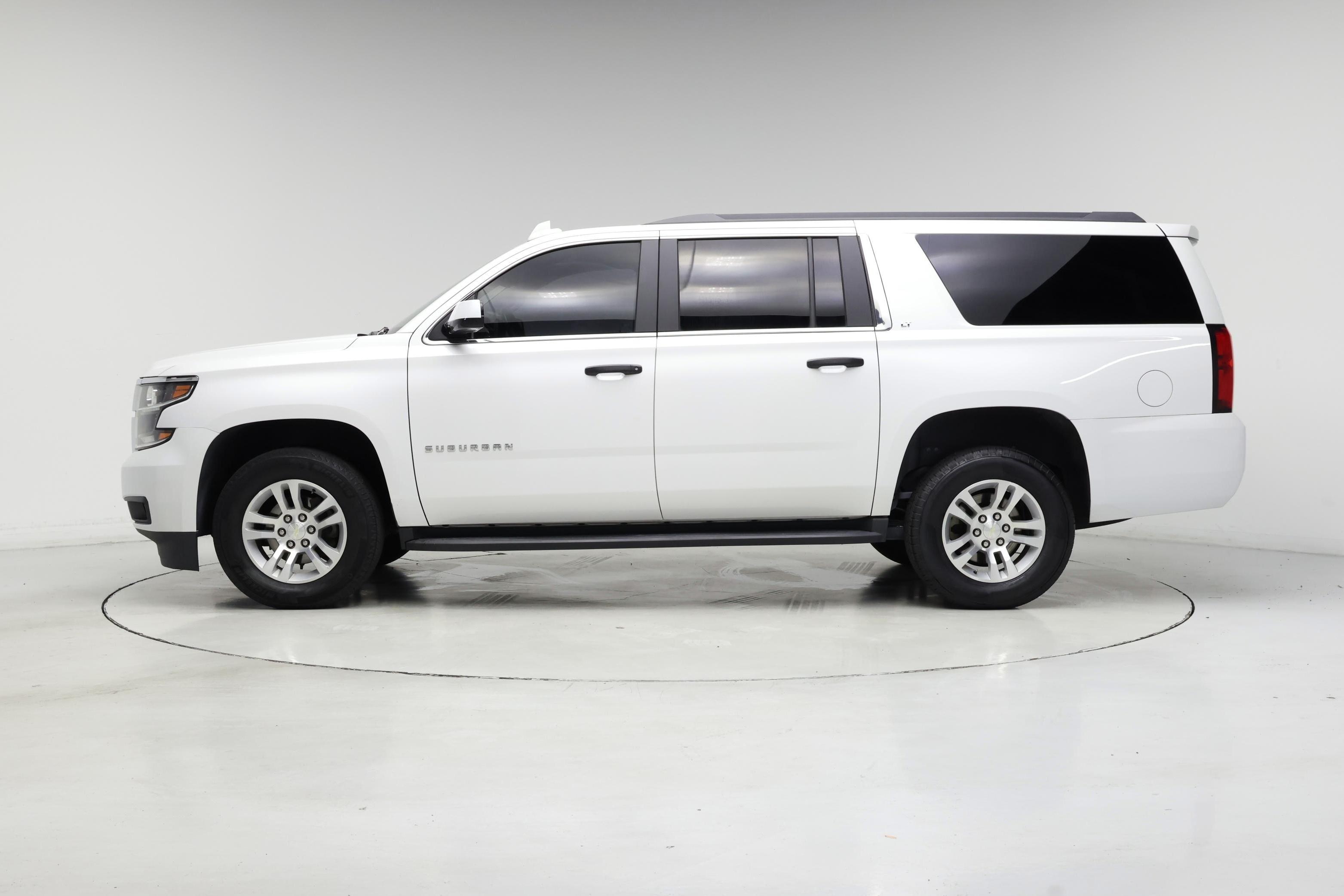 Thumbnail: 2019 Chevrolet Suburban - 3