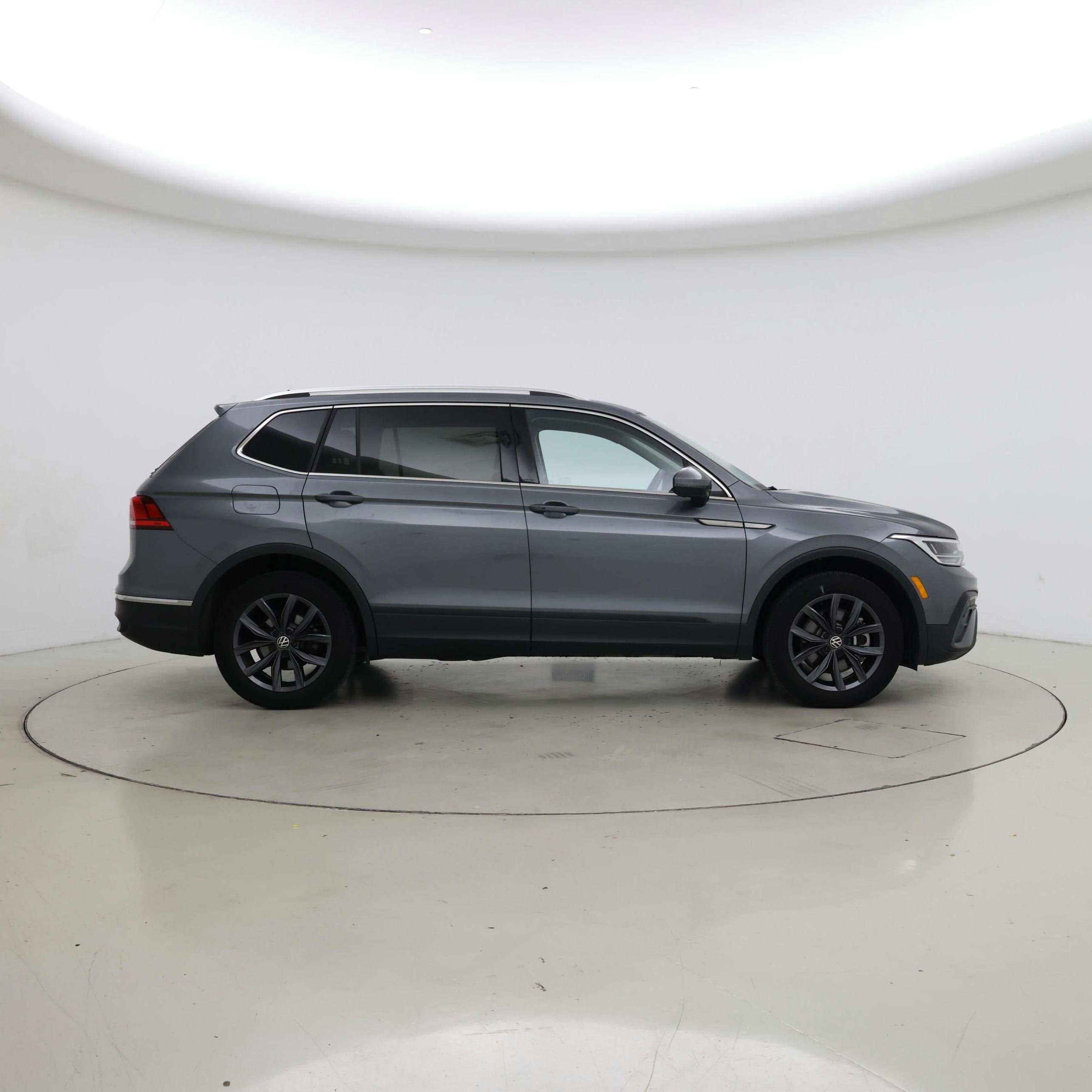 Thumbnail: 2023 Volkswagen Tiguan - 7