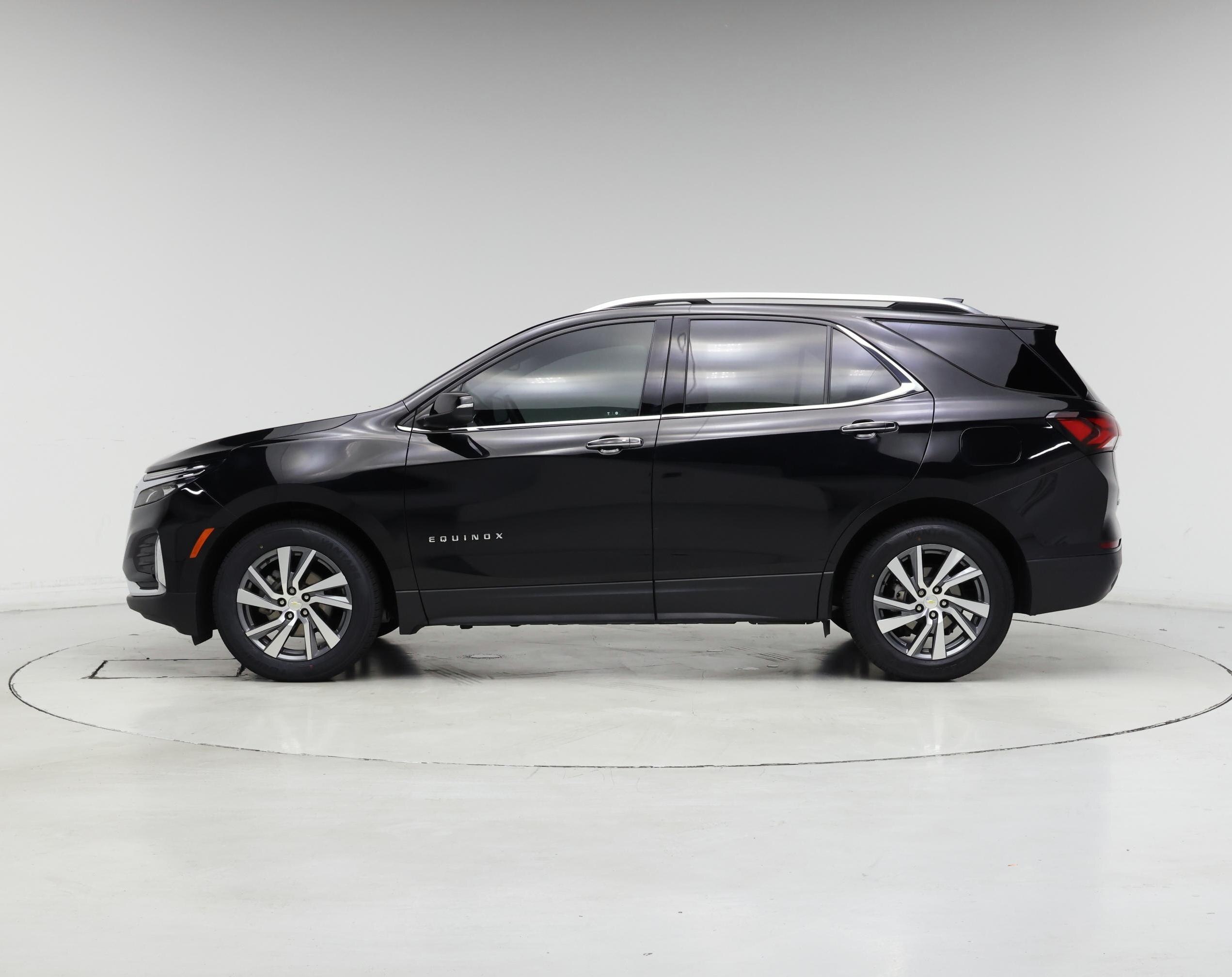 Thumbnail: 2022 Chevrolet Equinox - 3