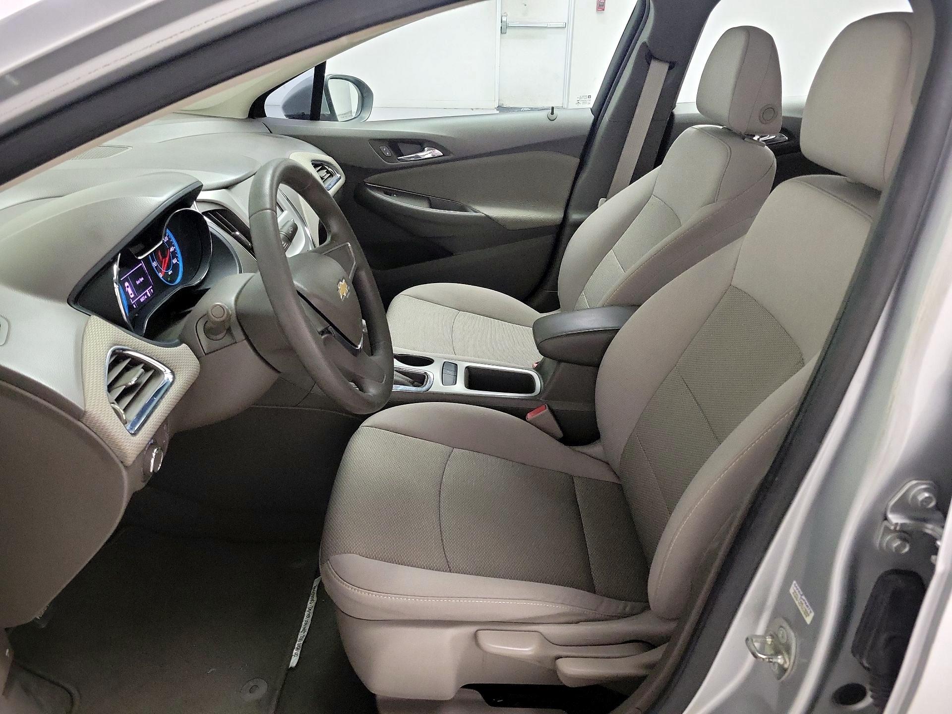 Thumbnail: 2017 Chevrolet Cruze - 11