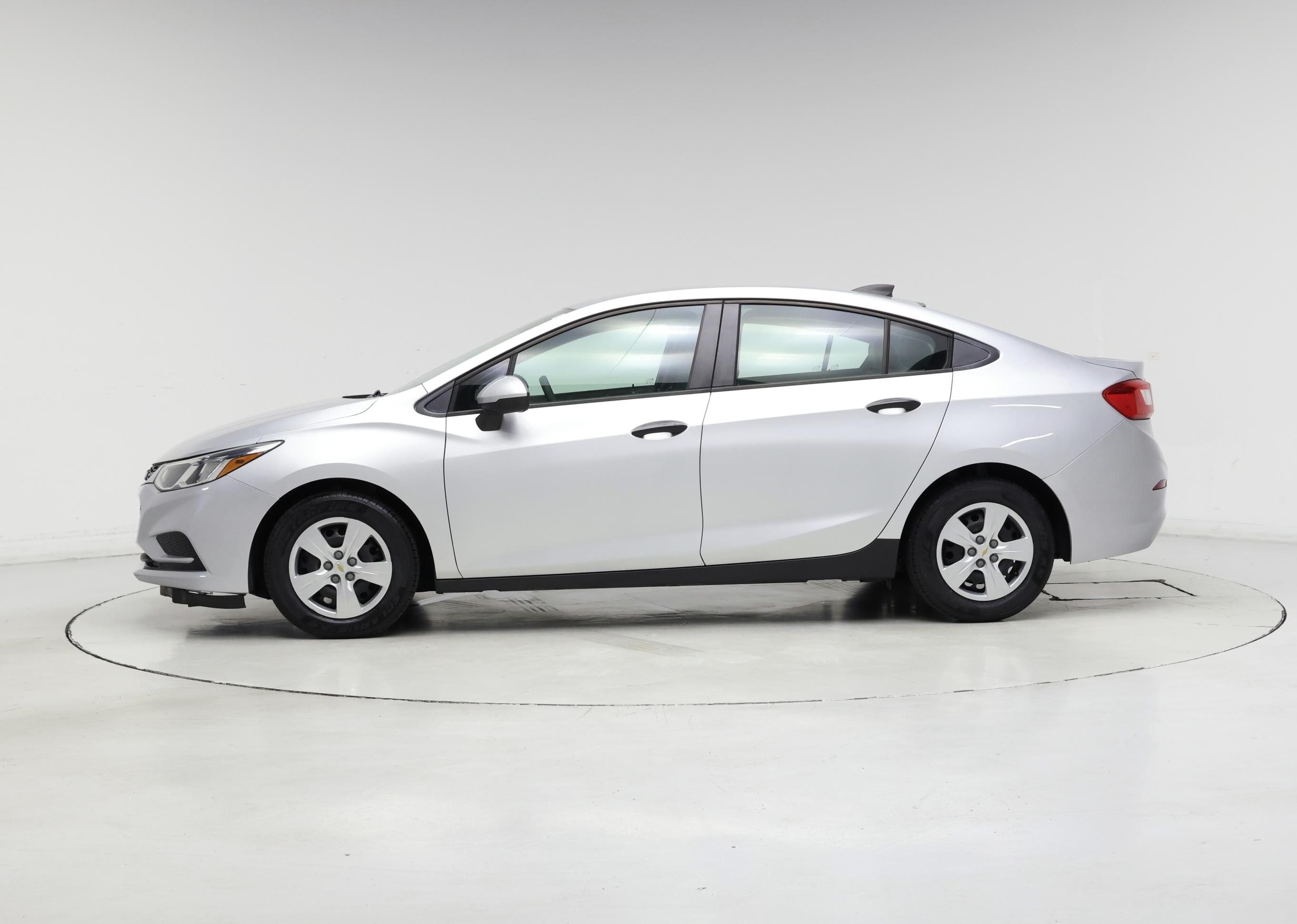 Thumbnail: 2017 Chevrolet Cruze - 3