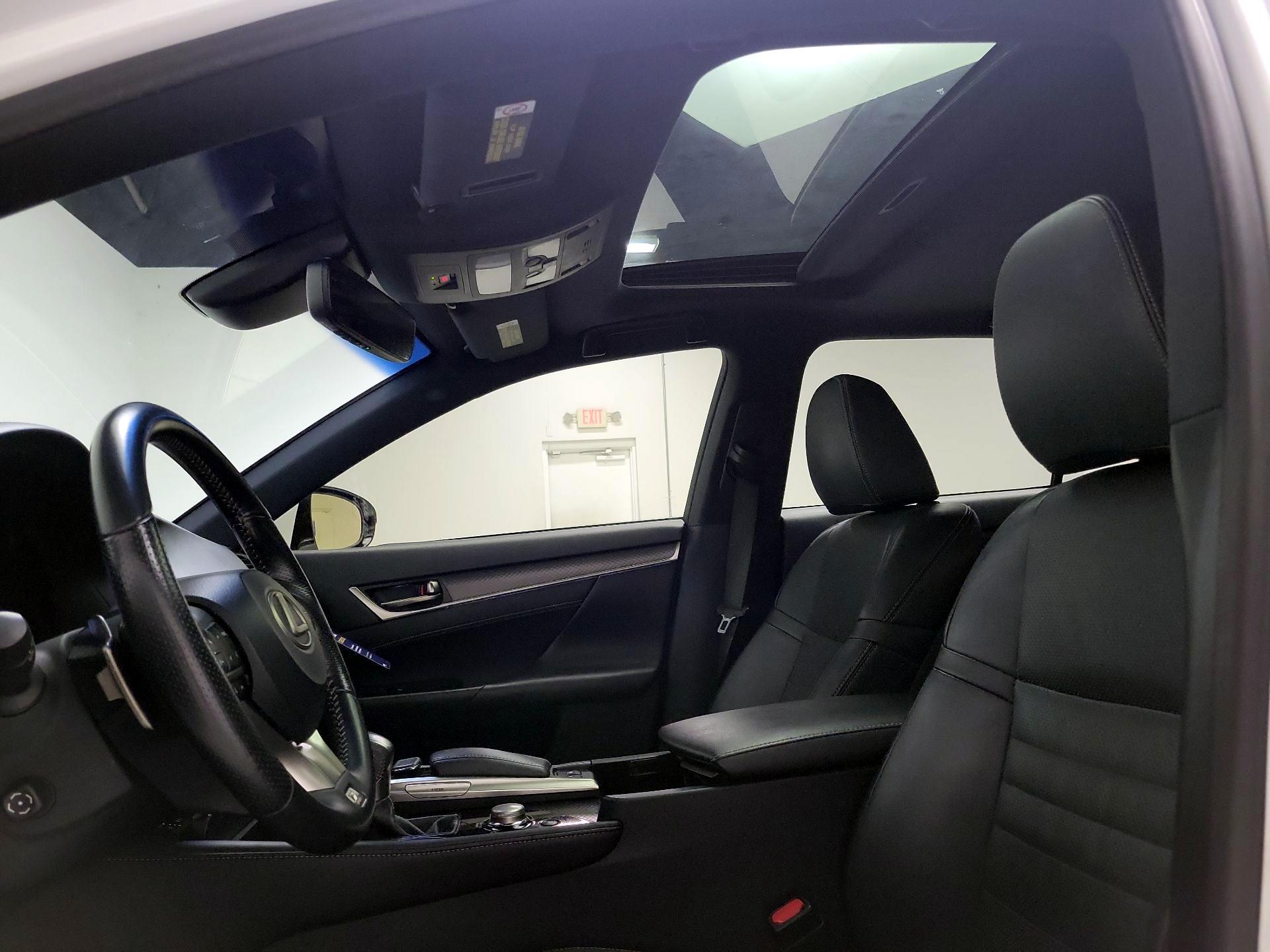 Thumbnail: 2019 Lexus GS - 19