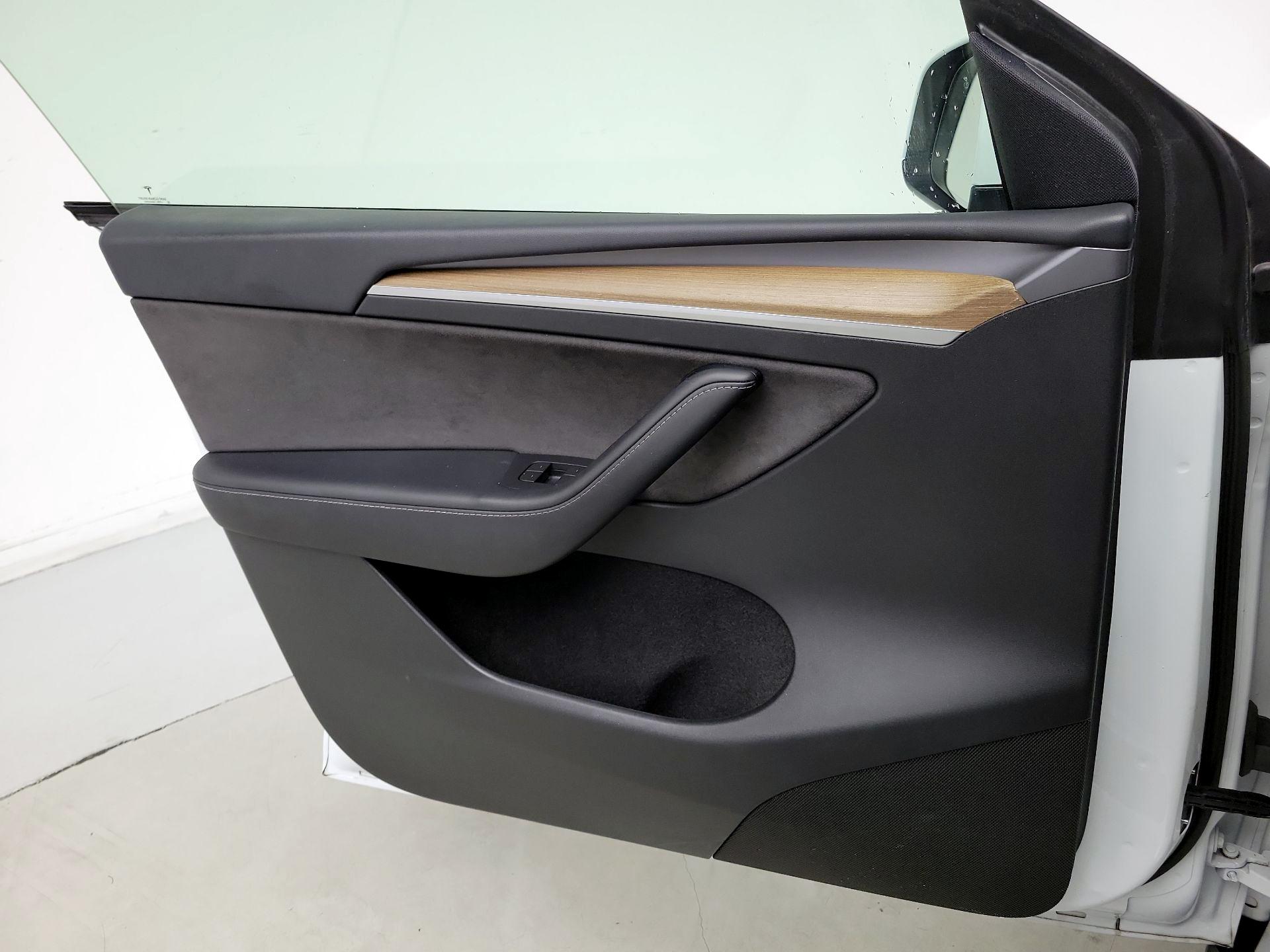 Thumbnail: 2023 Tesla Model Y - 12